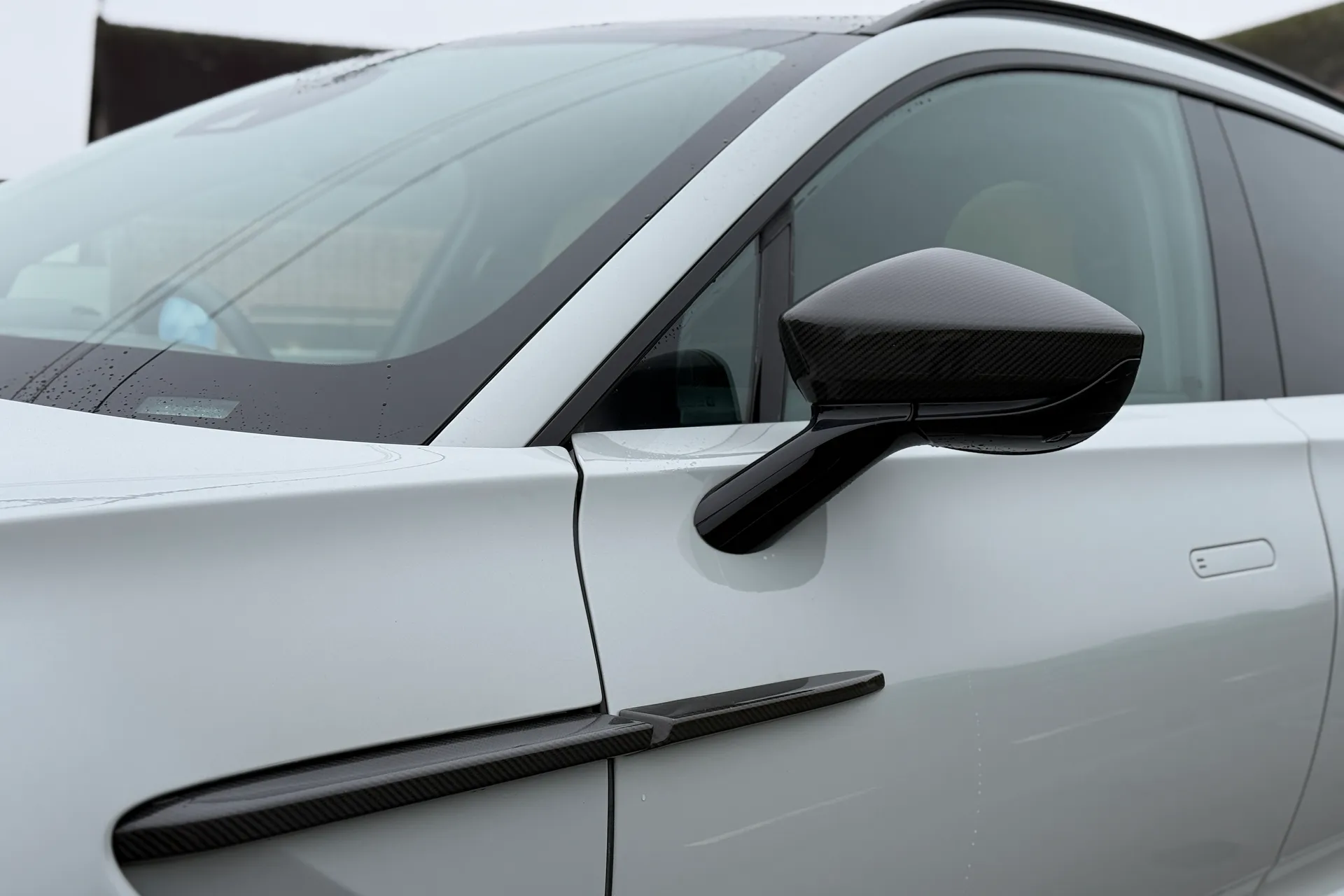 Aston Martin DBX thumbnail image number 40