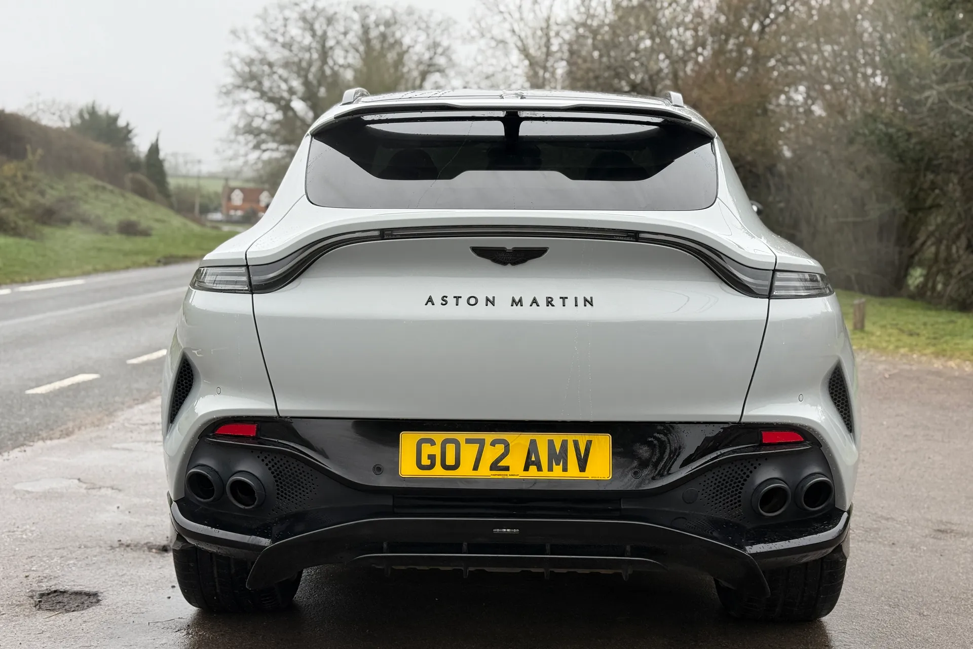 Aston Martin DBX thumbnail image number 38