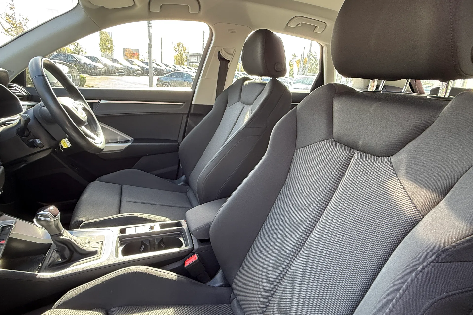 Audi Q3 thumbnail image number 32