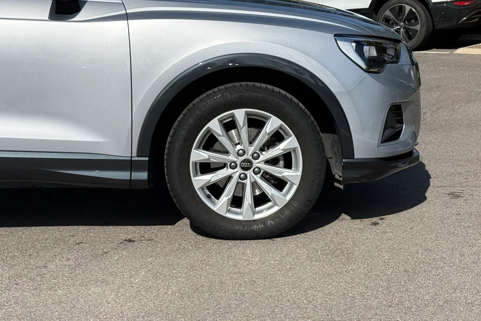 Audi Q3 thumbnail image number 24