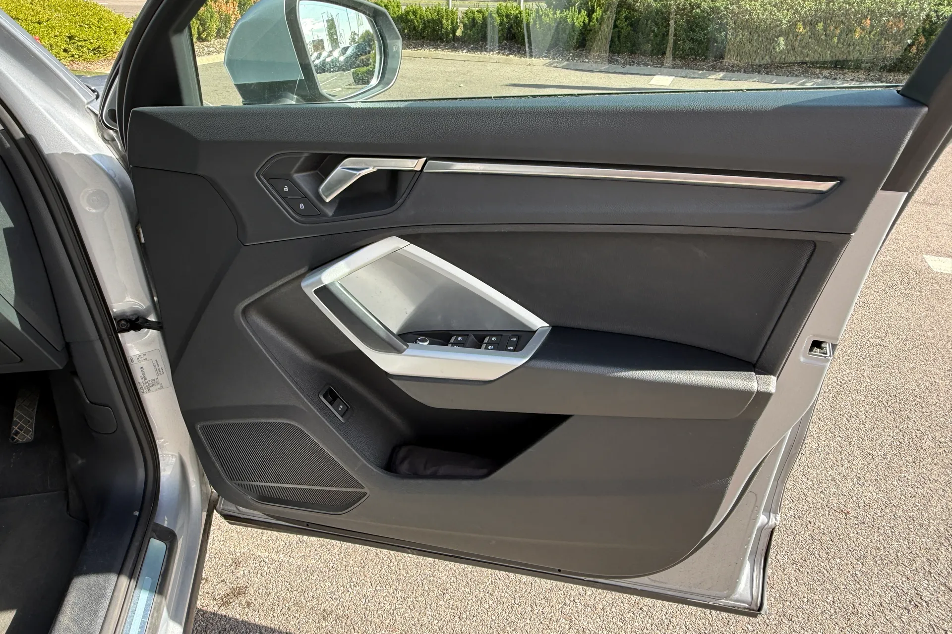 Audi Q3 thumbnail image number 21