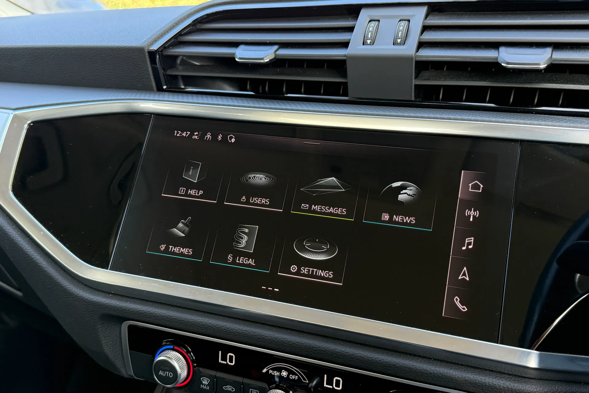 Audi Q3 thumbnail image number 12