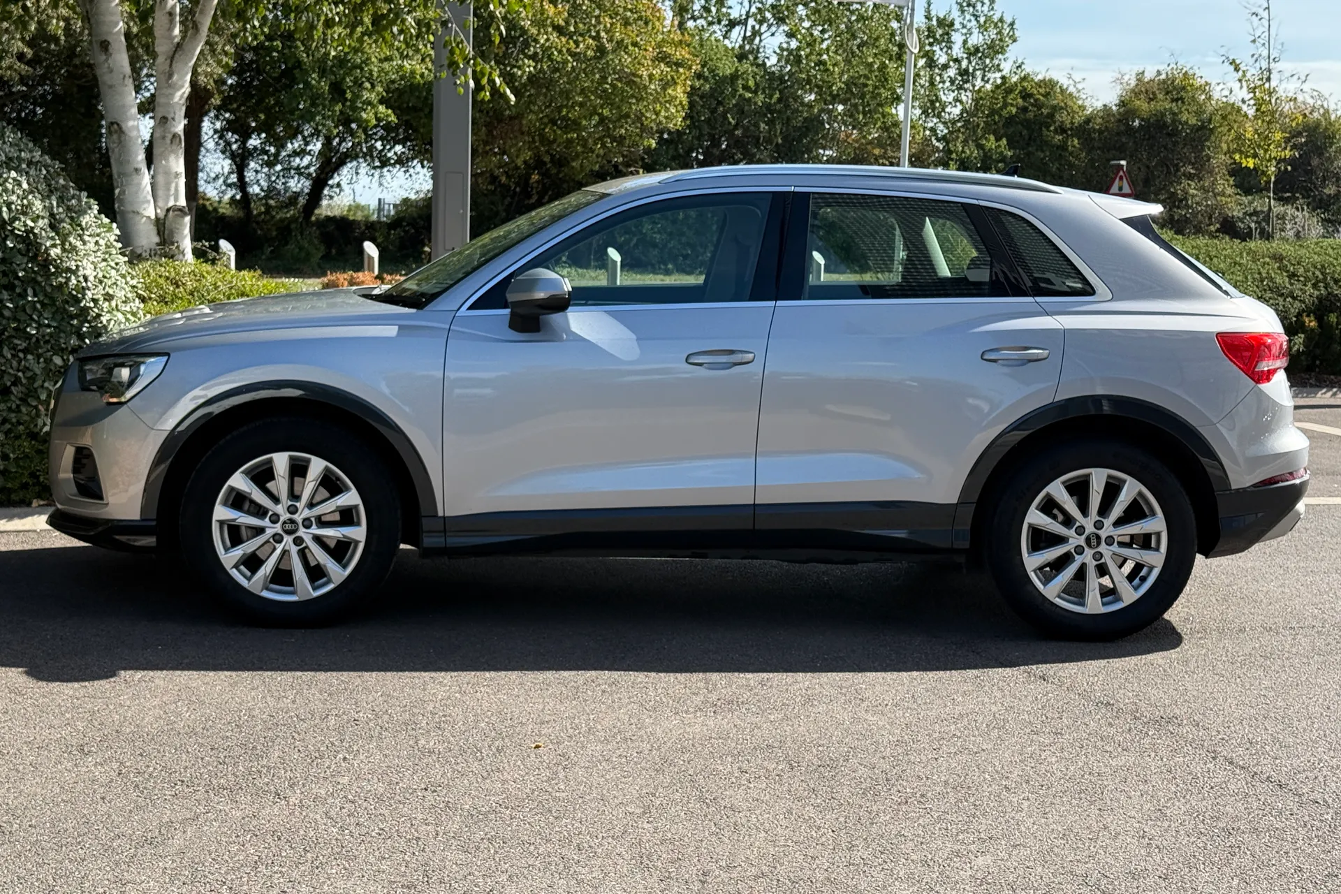 Audi Q3 thumbnail image number 14