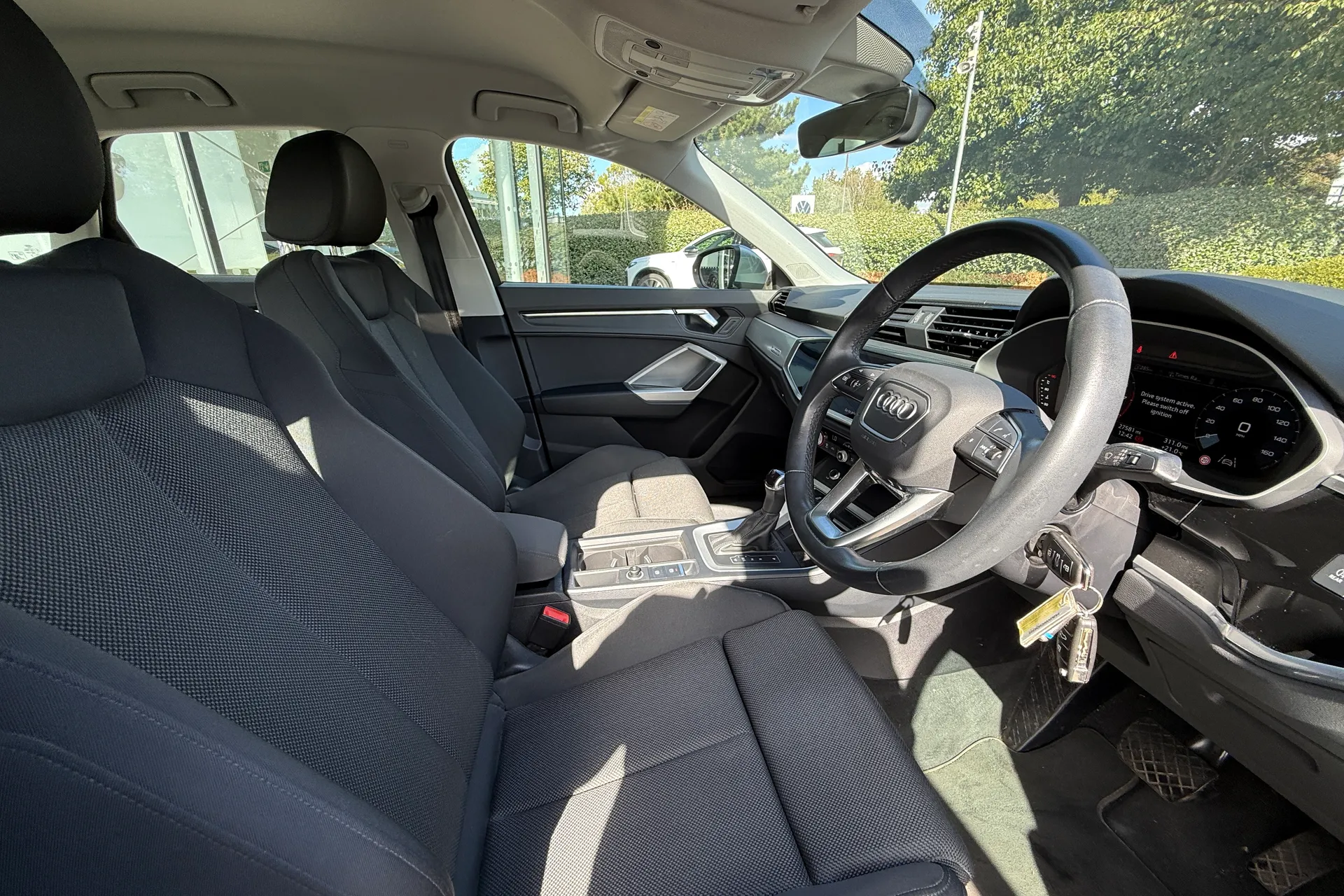 Audi Q3 thumbnail image number 18