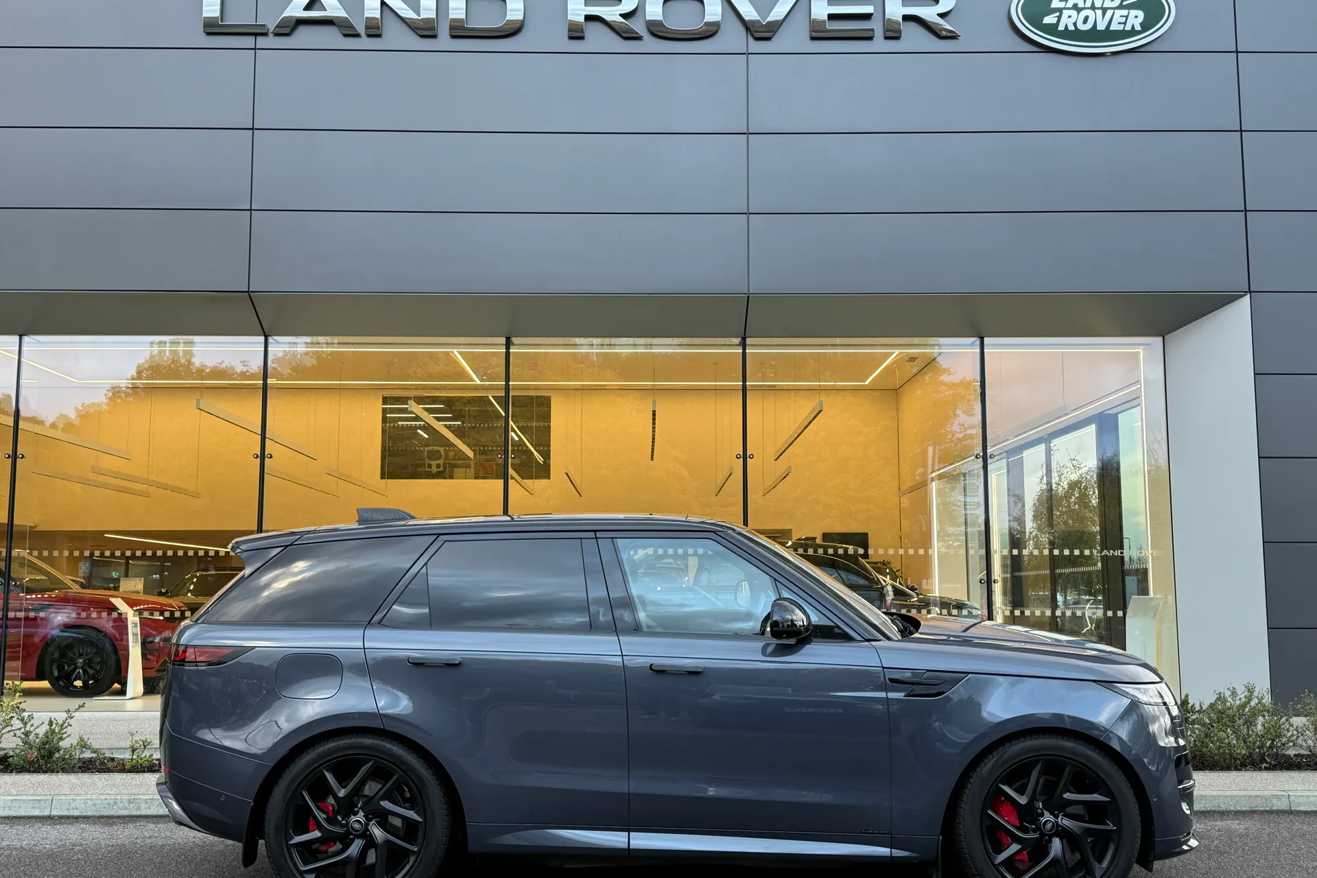 LAND ROVER RANGE ROVER SPORT thumbnail image number 2