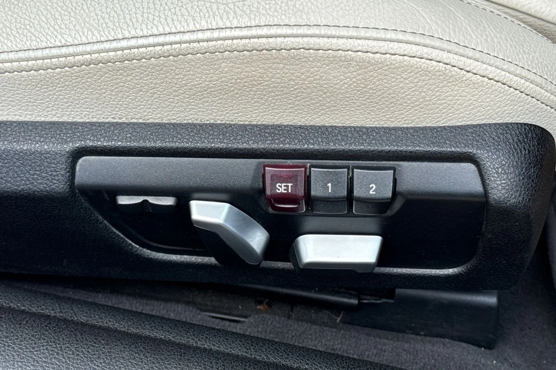 BMW 4 SERIES thumbnail image number 46