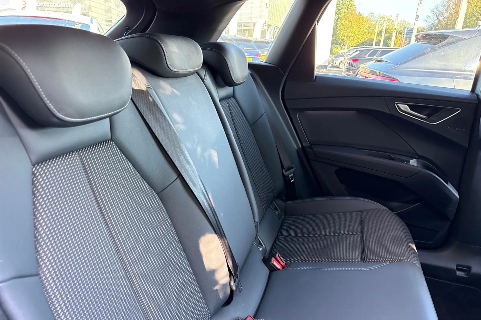 Audi Q4 thumbnail image number 23