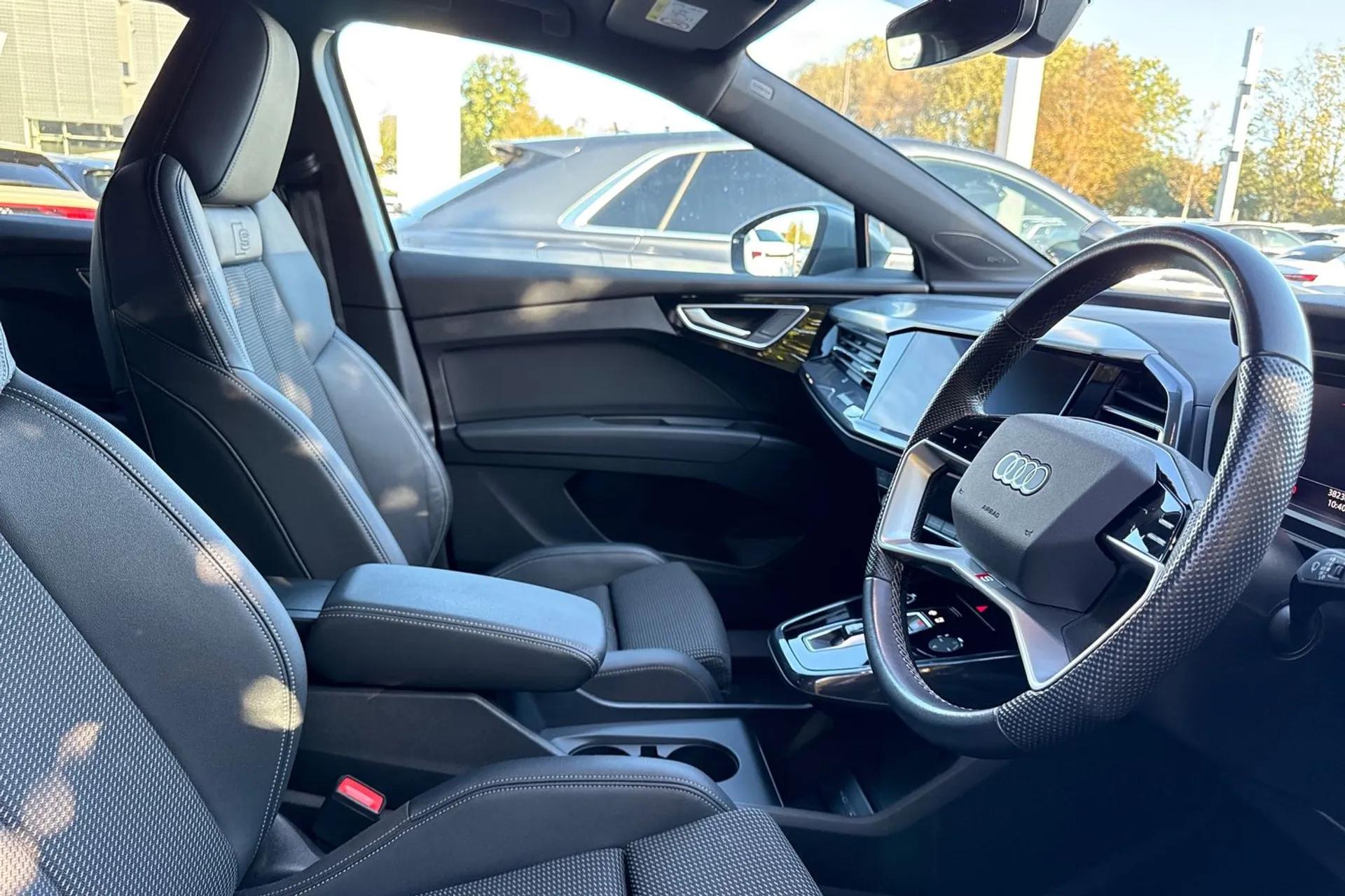 Audi Q4 thumbnail image number 26