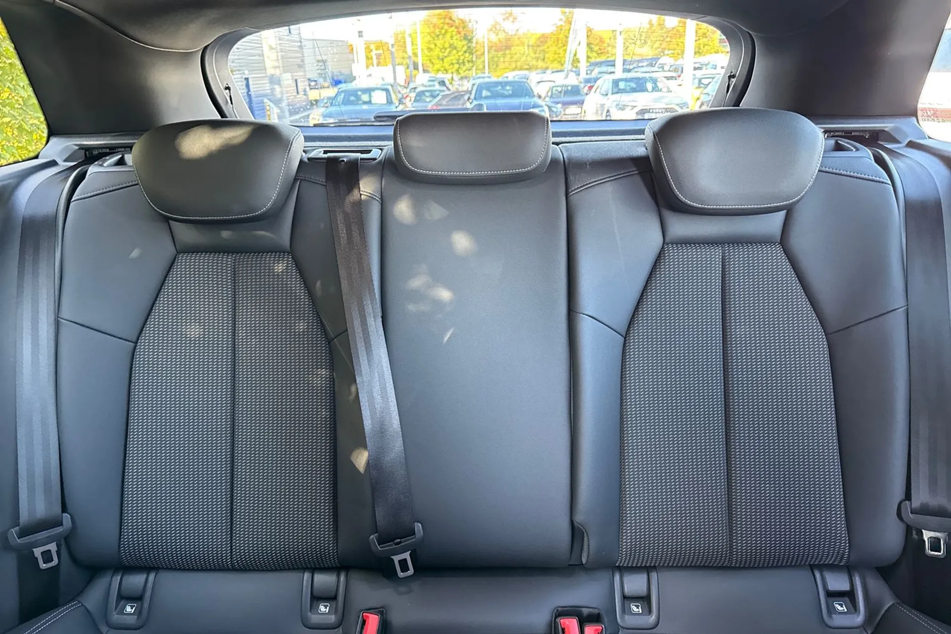 Audi Q4 thumbnail image number 36