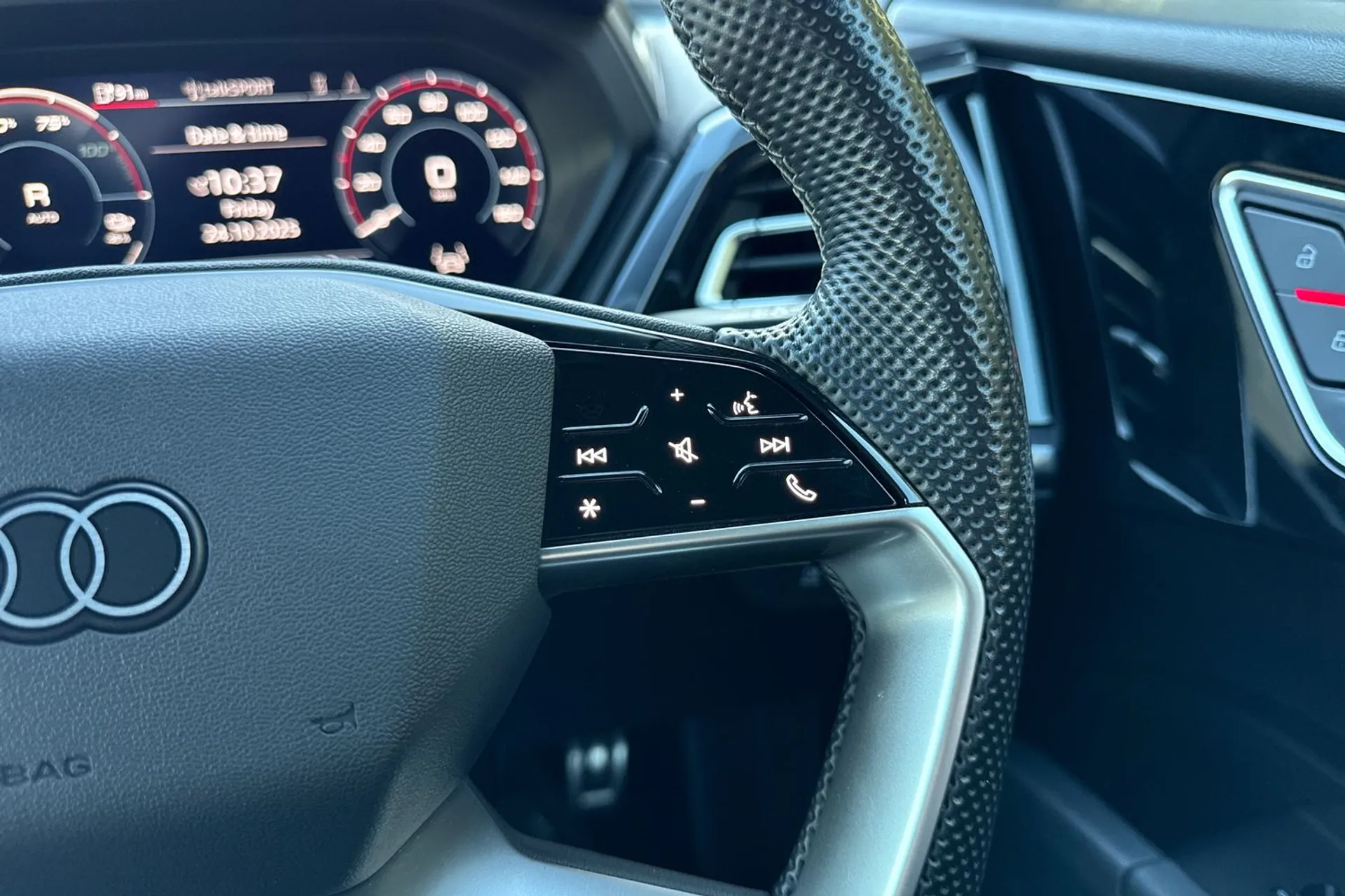 Audi Q4 thumbnail image number 45