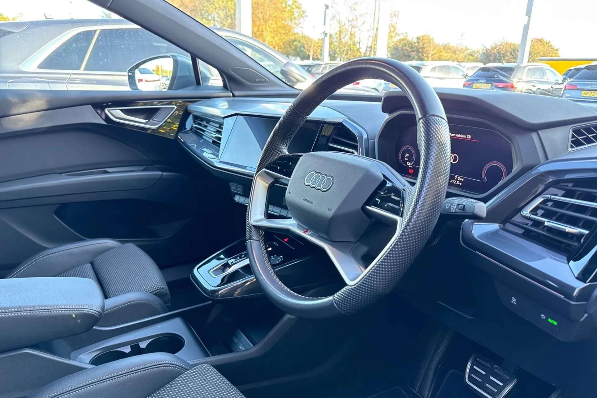 Audi Q4 thumbnail image number 28