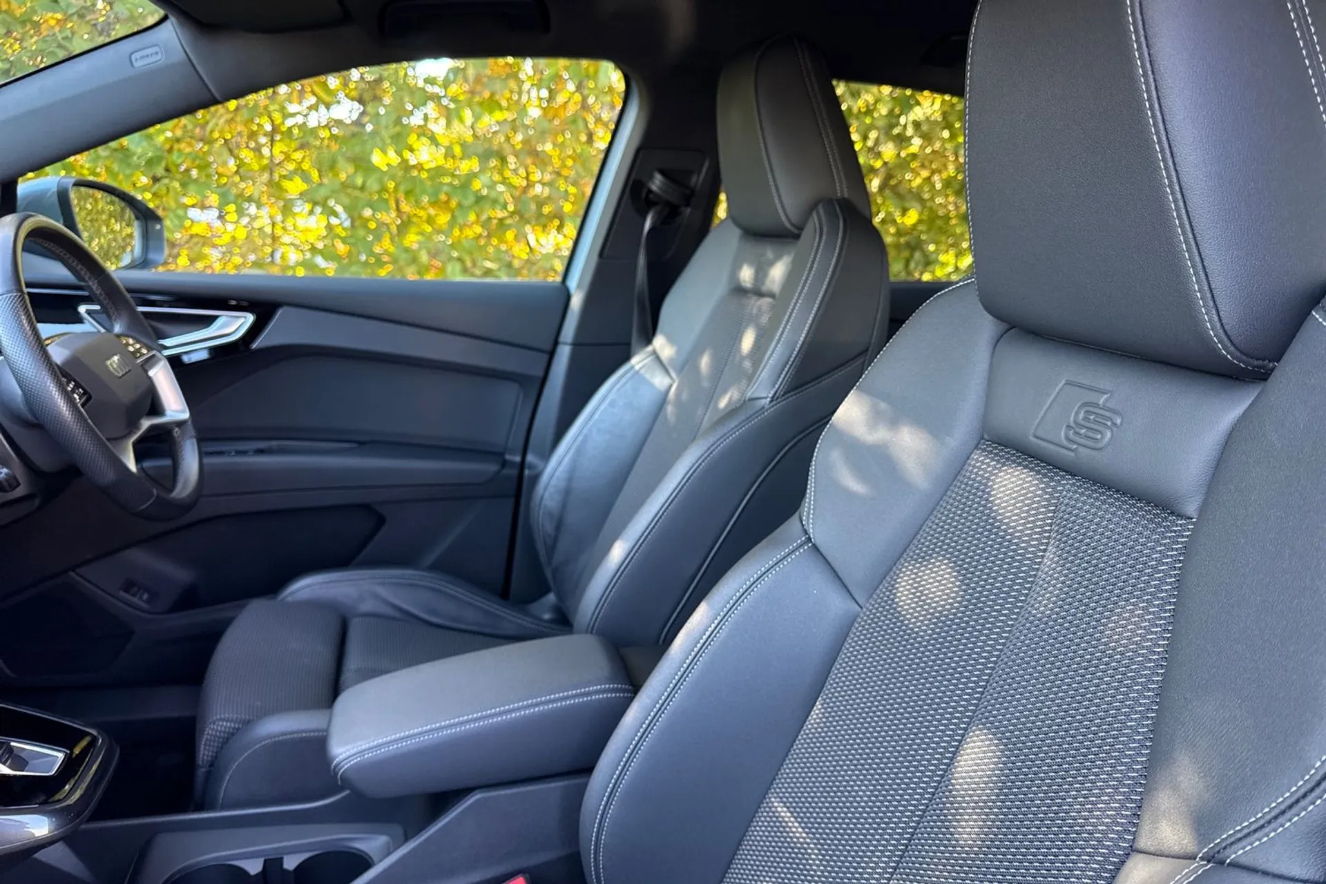 Audi Q4 thumbnail image number 32