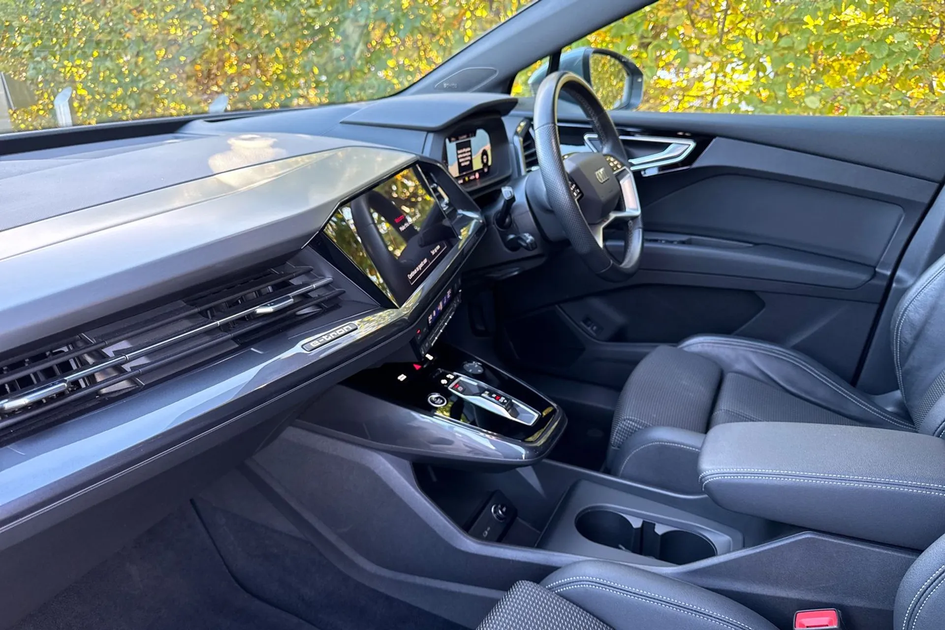 Audi Q4 thumbnail image number 30