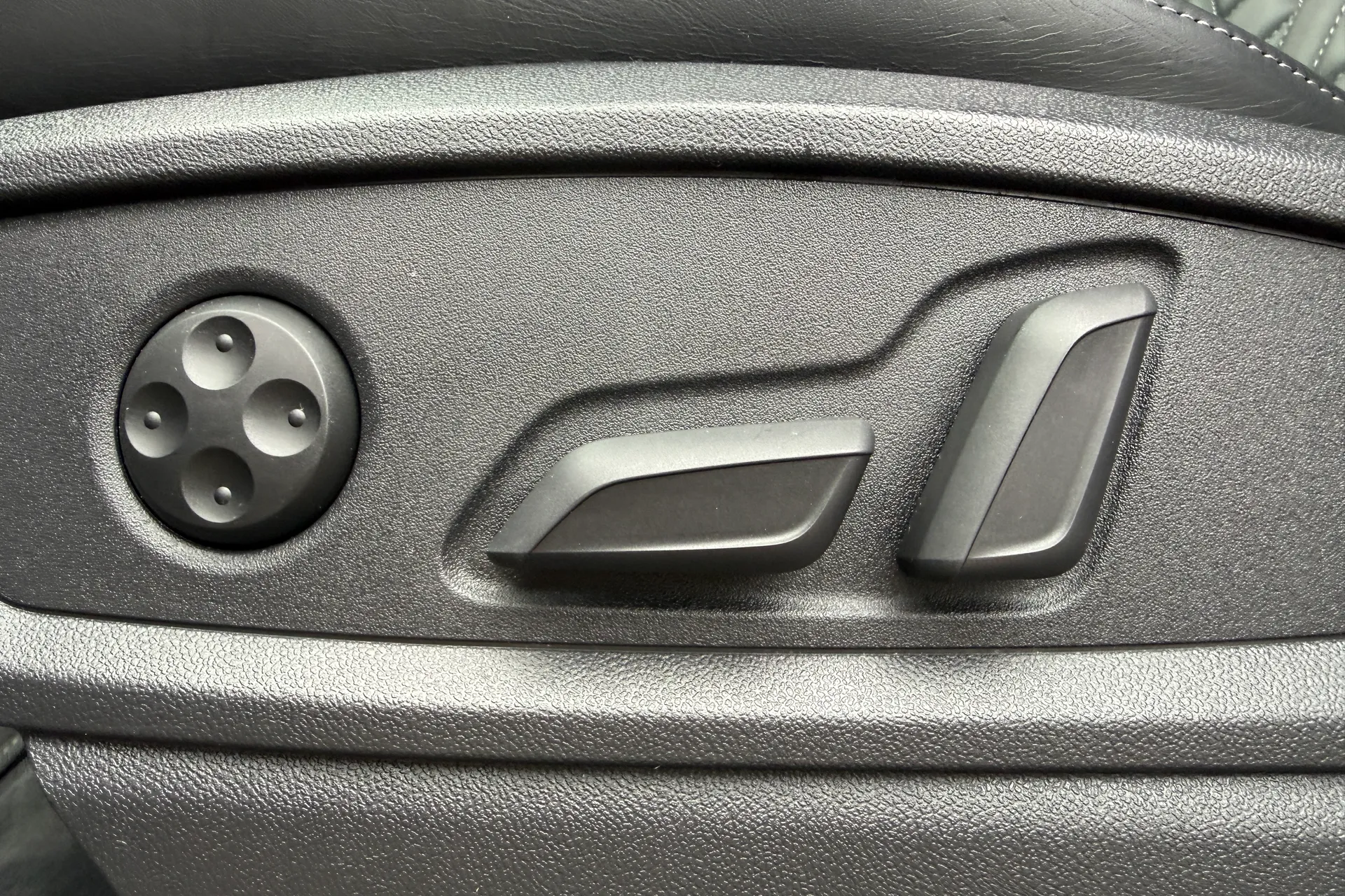 Audi Q5 thumbnail image number 16