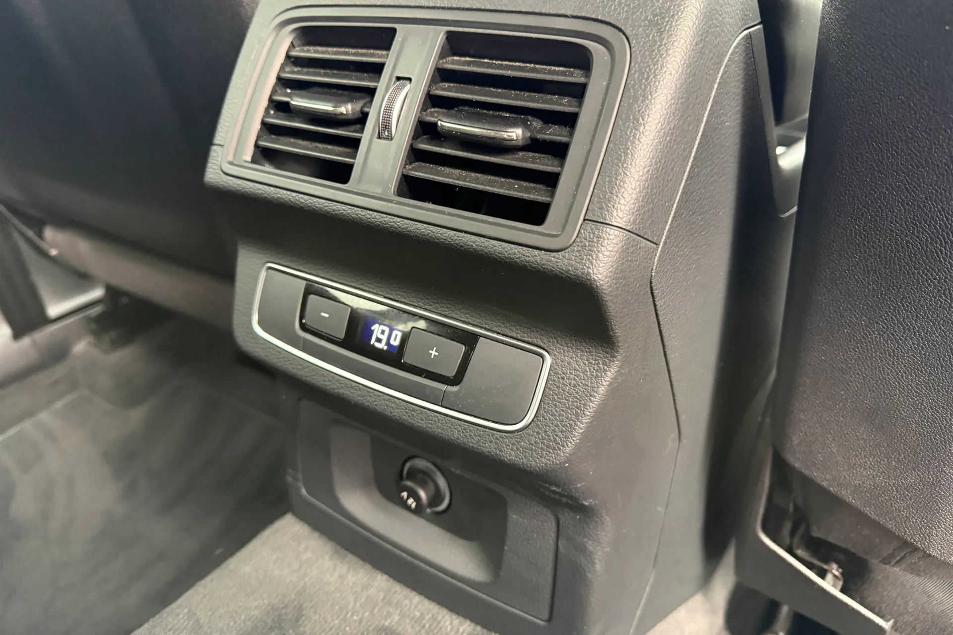 Audi Q5 thumbnail image number 46