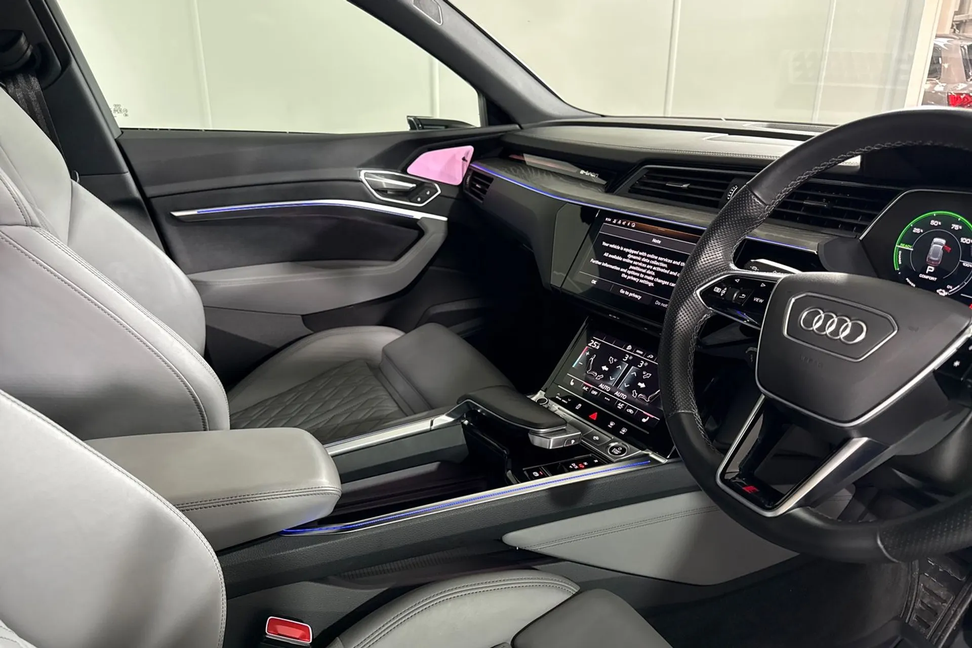 Audi e-tron thumbnail image number 25