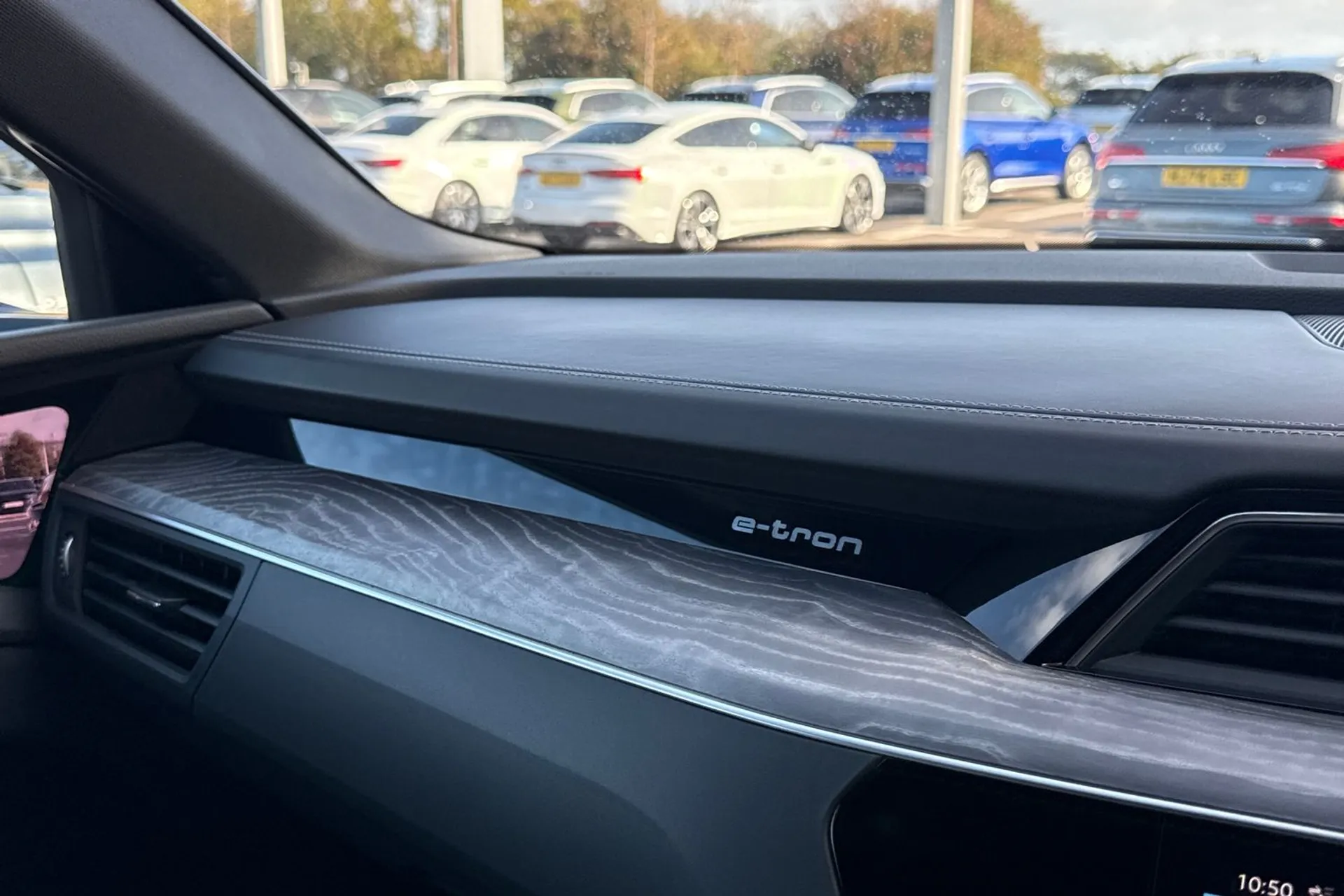 Audi e-tron thumbnail image number 43