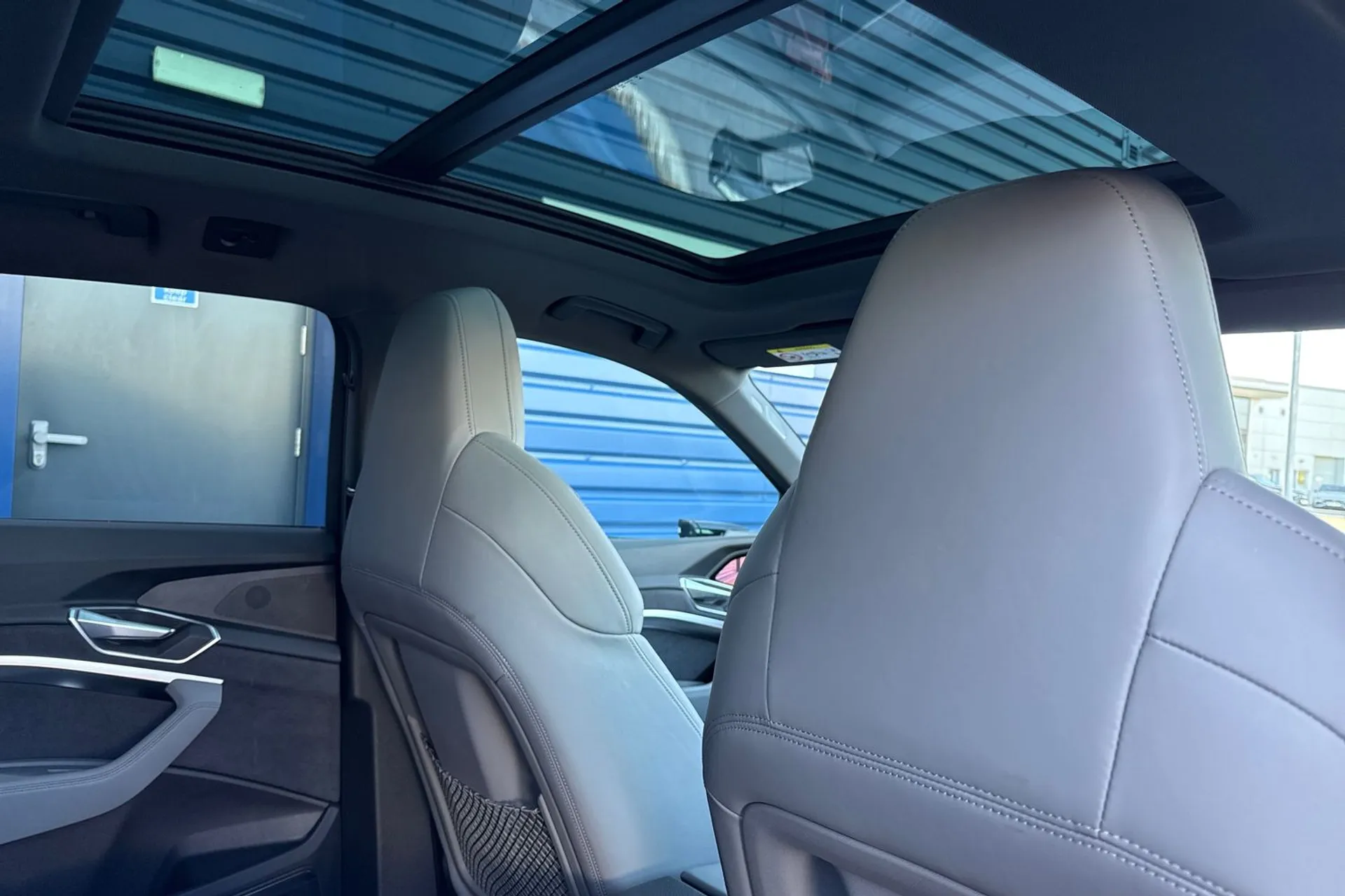 Audi e-tron thumbnail image number 24