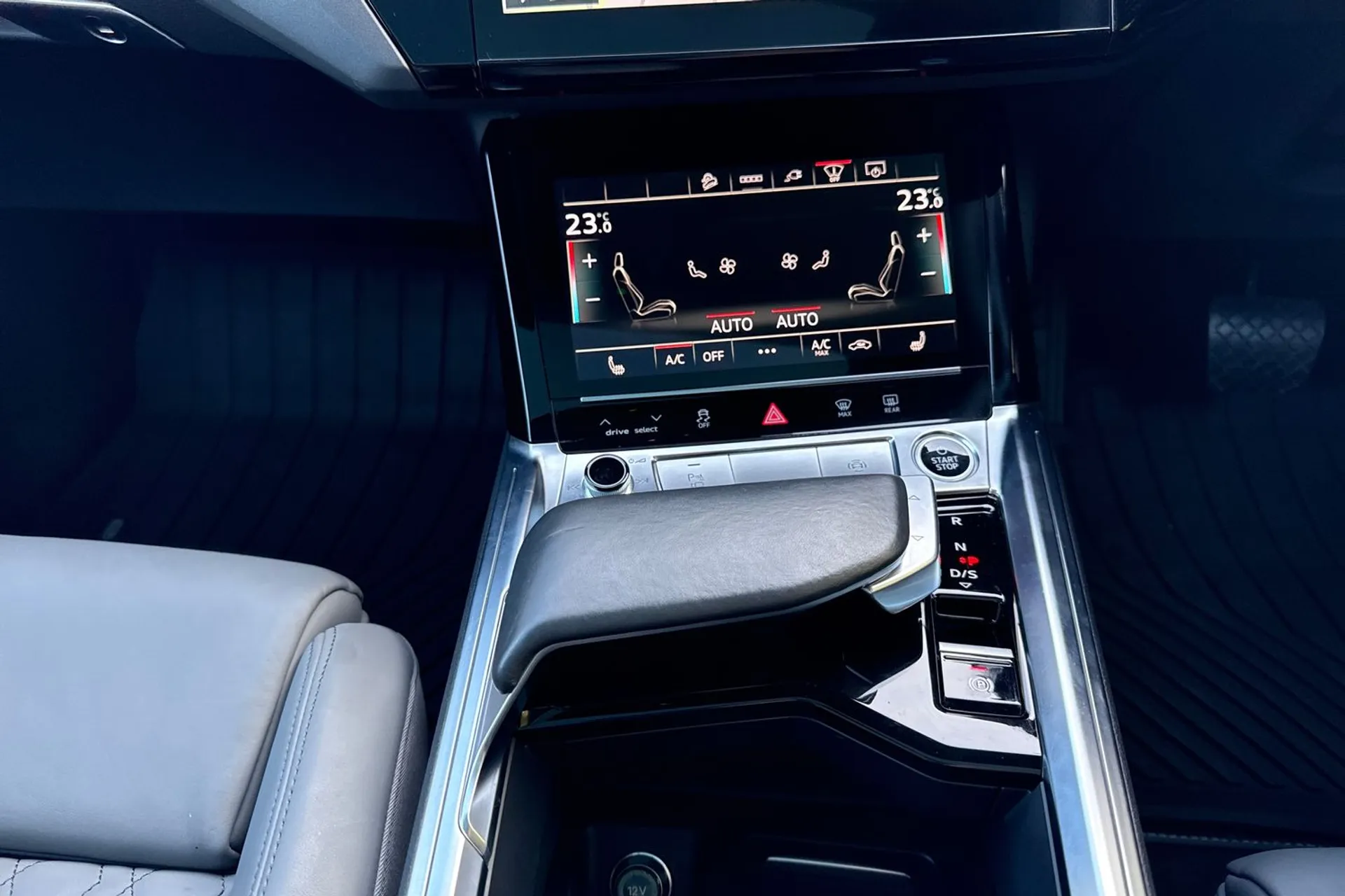 Audi e-tron thumbnail image number 42