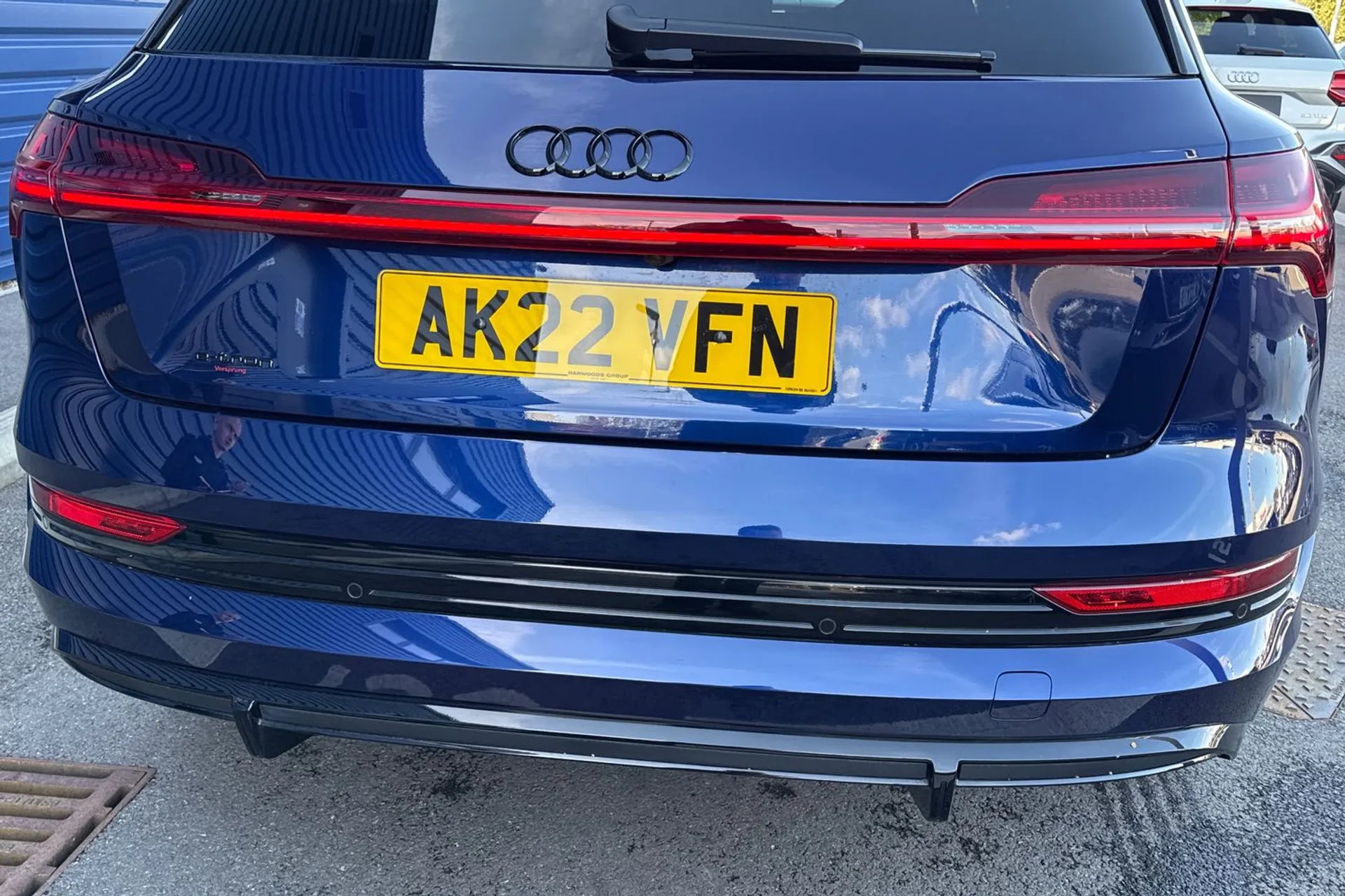 Audi e-tron thumbnail image number 17