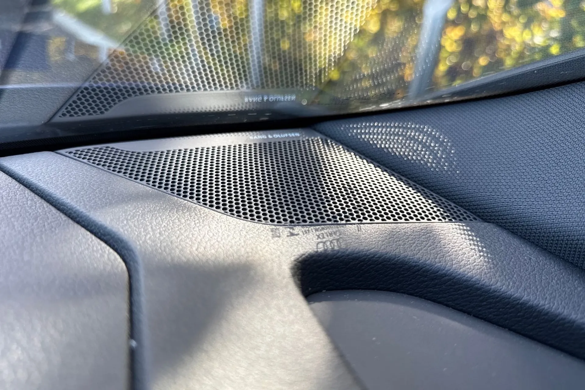 Audi e-tron thumbnail image number 36