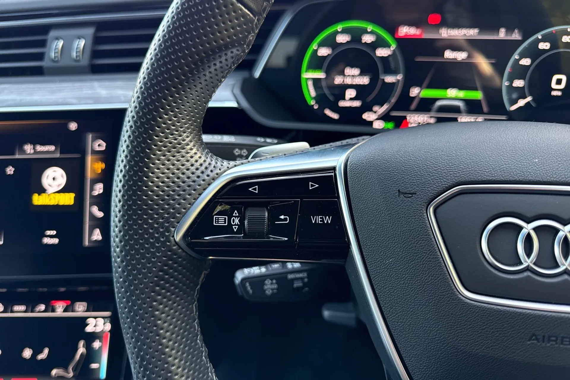 Audi e-tron thumbnail image number 46