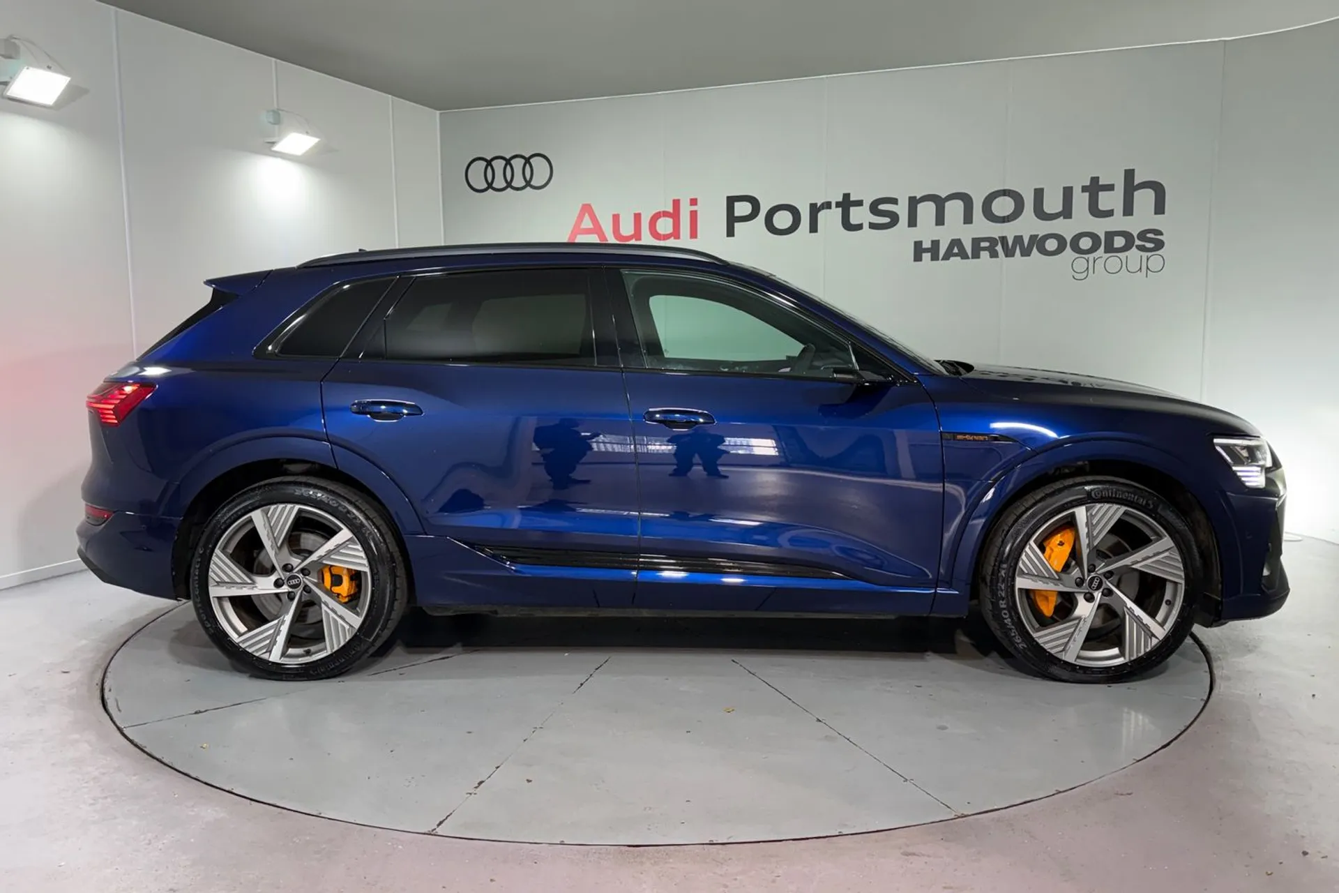 Audi e-tron thumbnail image number 2