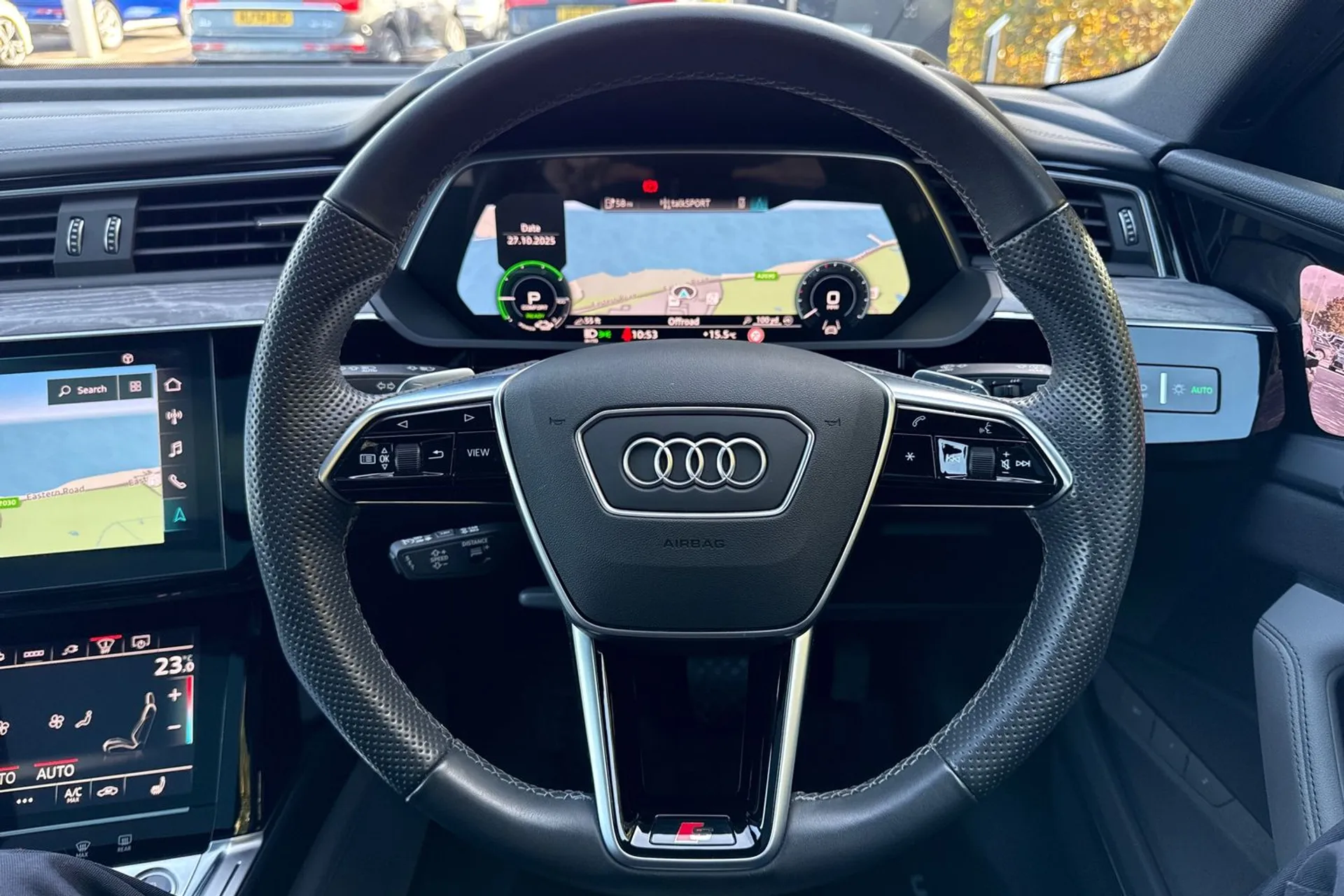Audi e-tron thumbnail image number 40