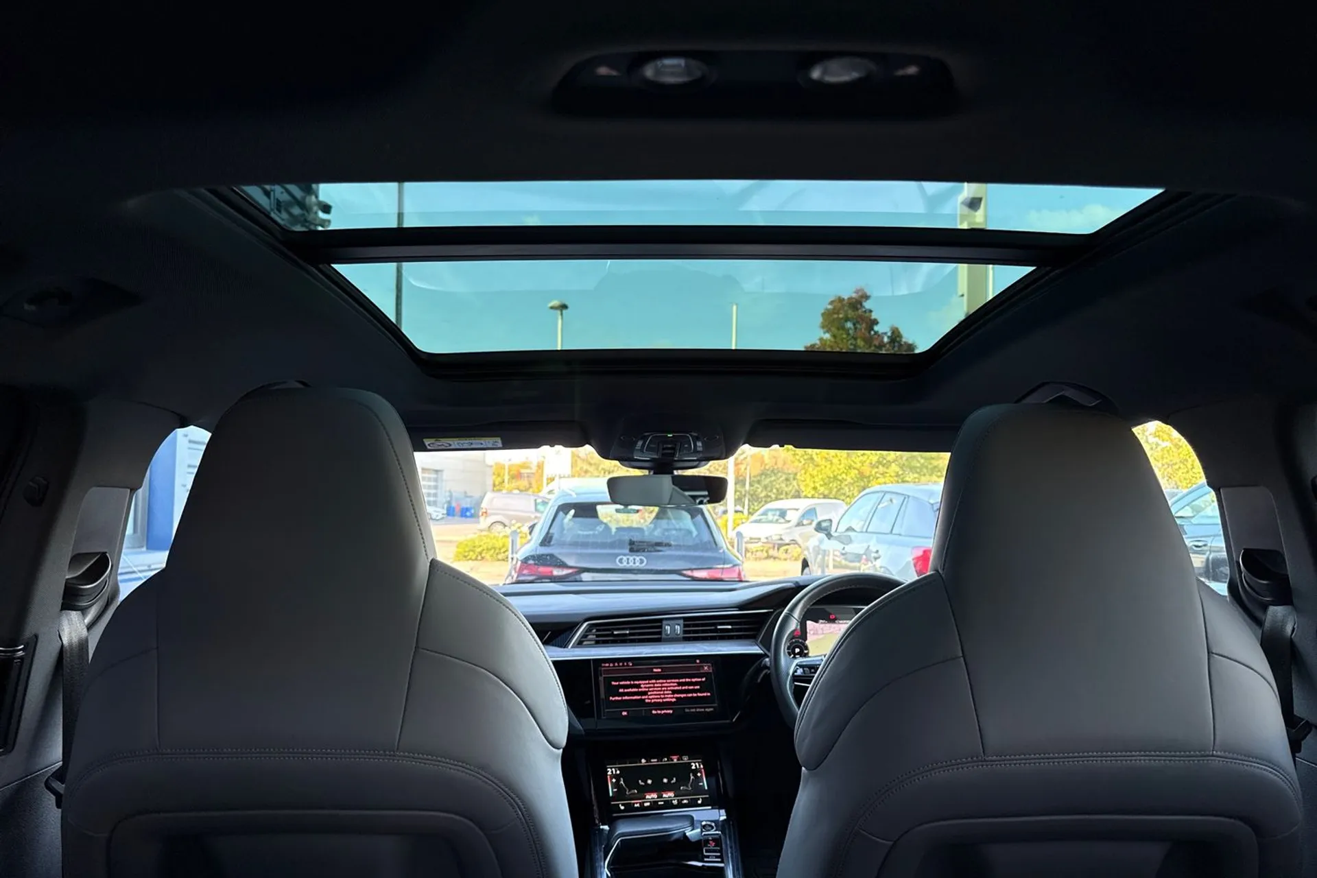 Audi e-tron thumbnail image number 4