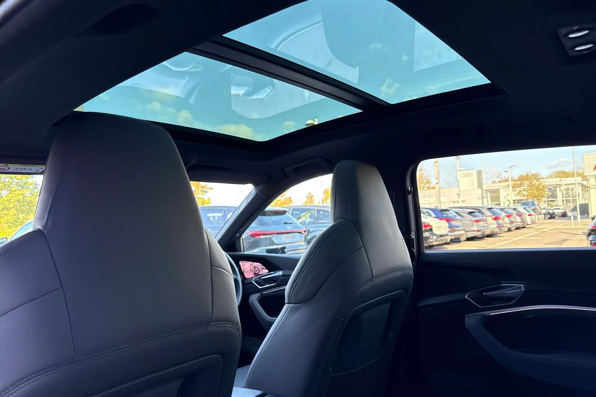 Audi e-tron thumbnail image number 57