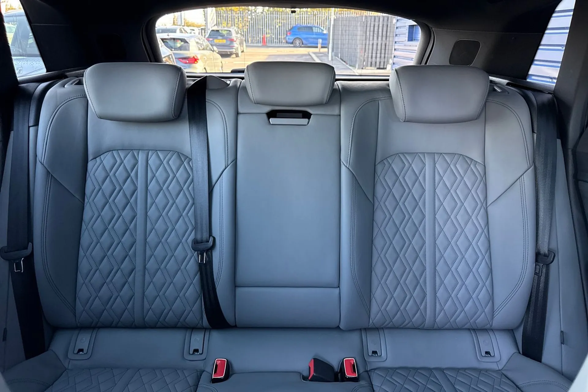 Audi e-tron thumbnail image number 35