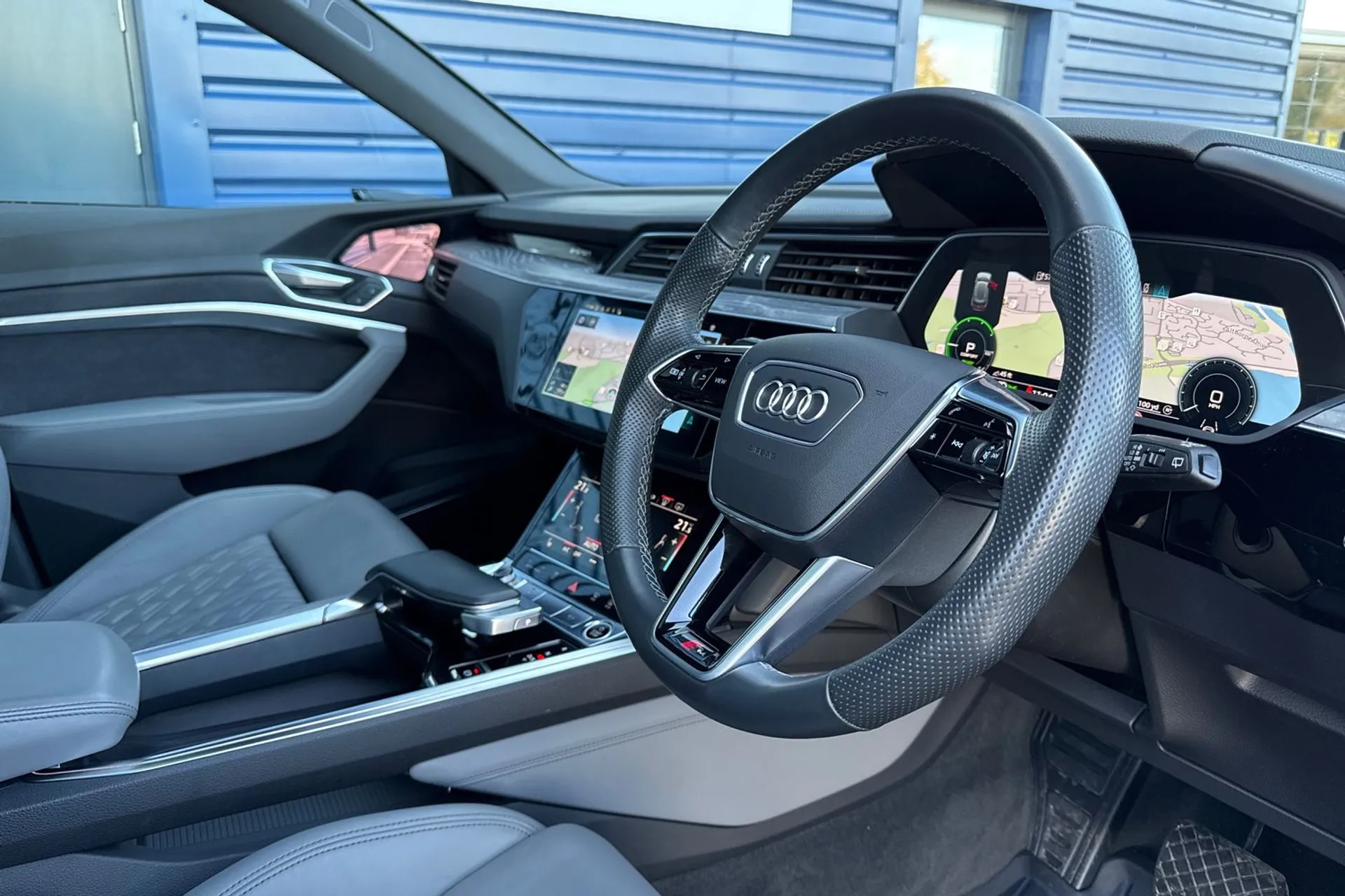 Audi e-tron thumbnail image number 28