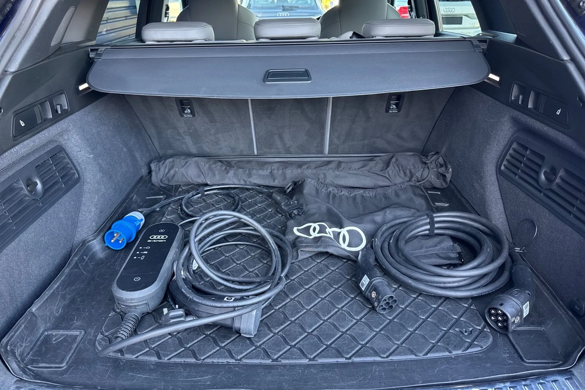 Audi e-tron thumbnail image number 19