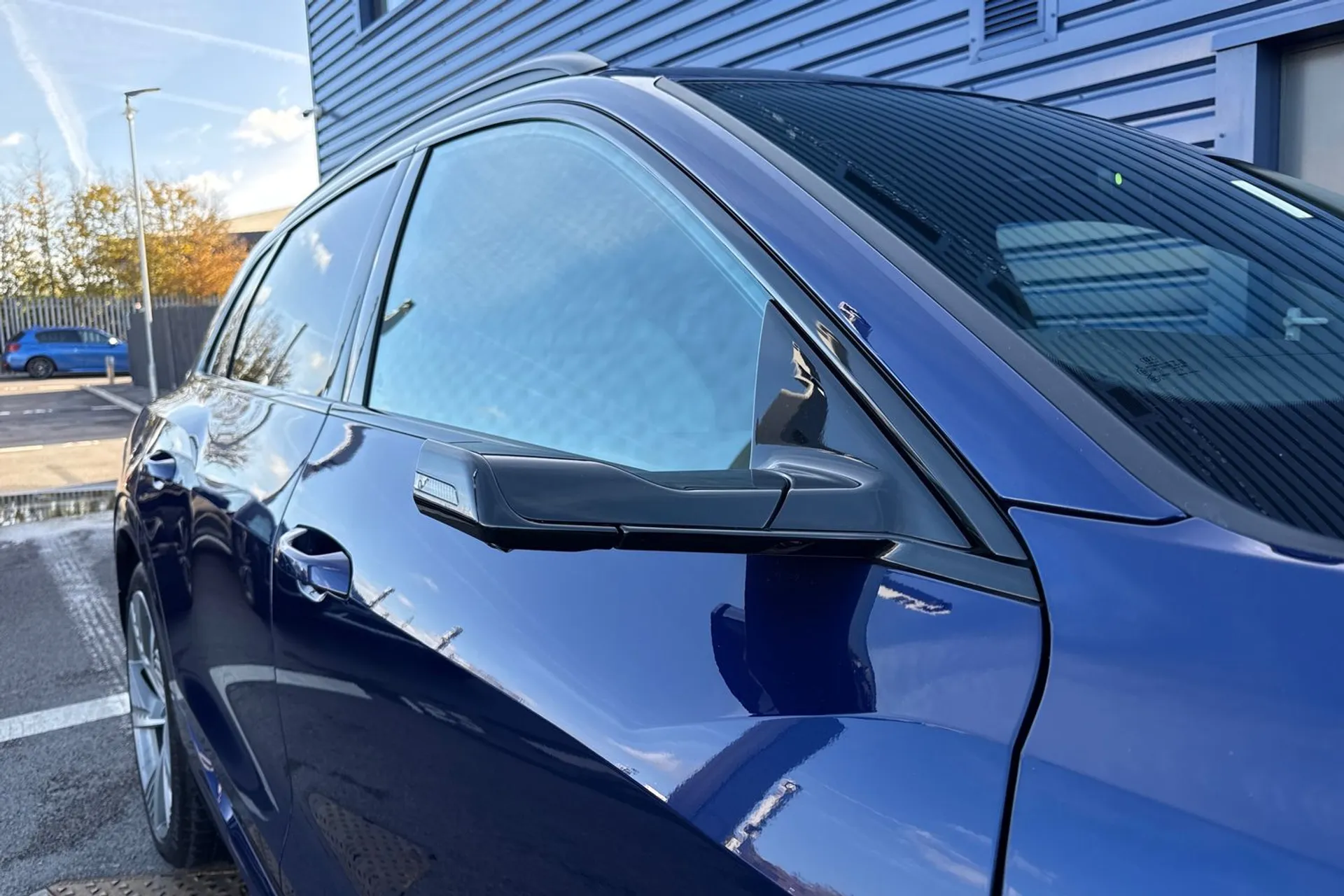 Audi e-tron thumbnail image number 21