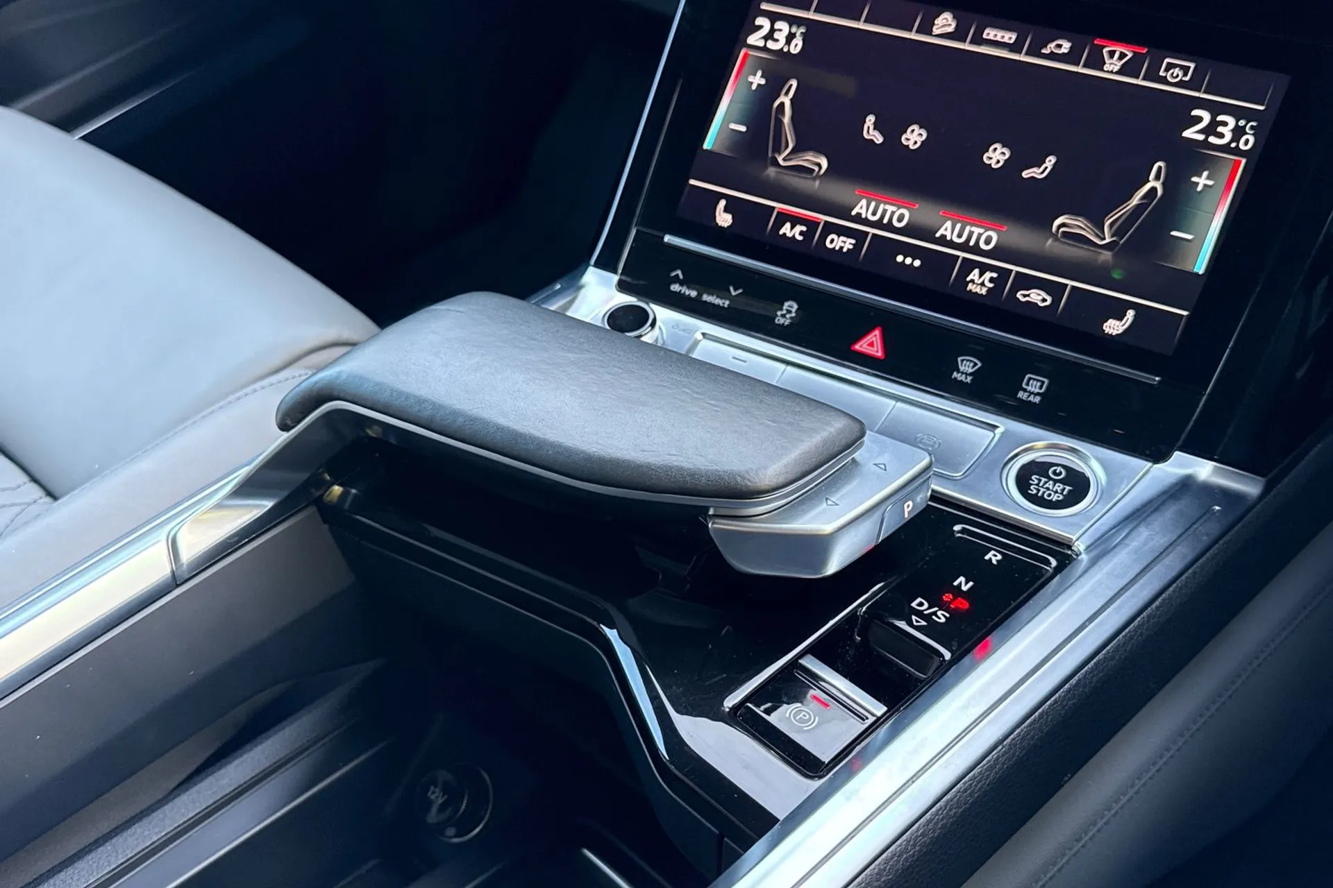 Audi e-tron thumbnail image number 38