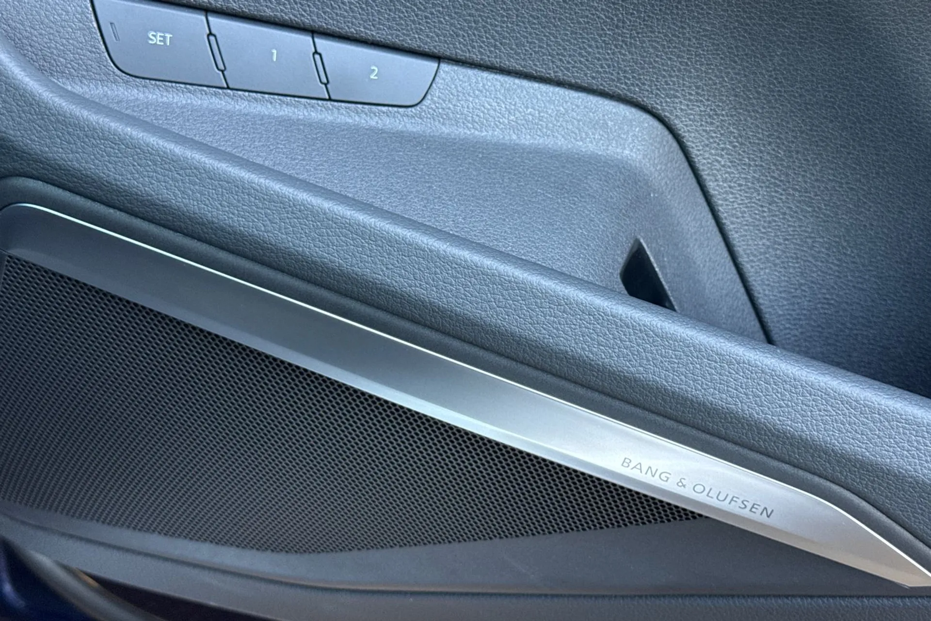 Audi e-tron thumbnail image number 48