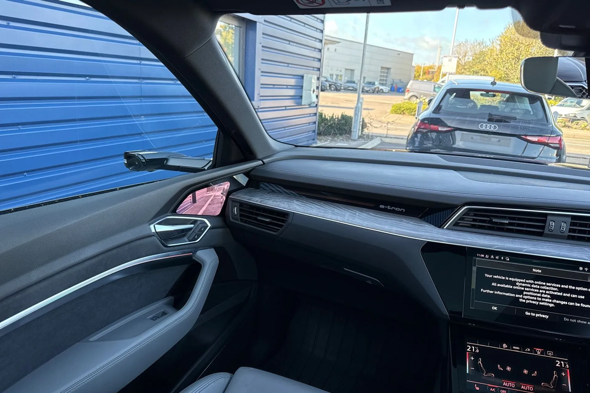 Audi e-tron thumbnail image number 37