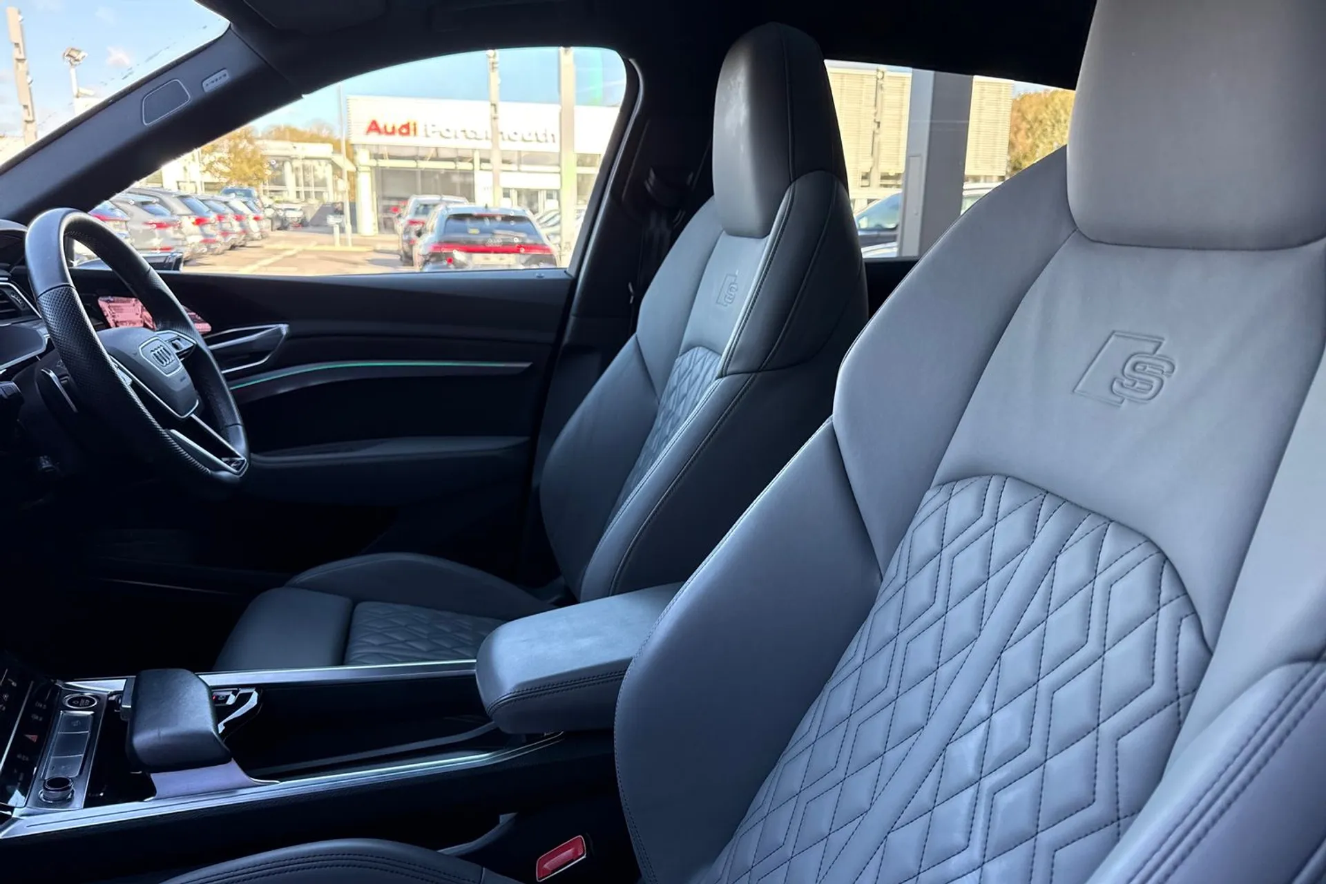 Audi e-tron thumbnail image number 31