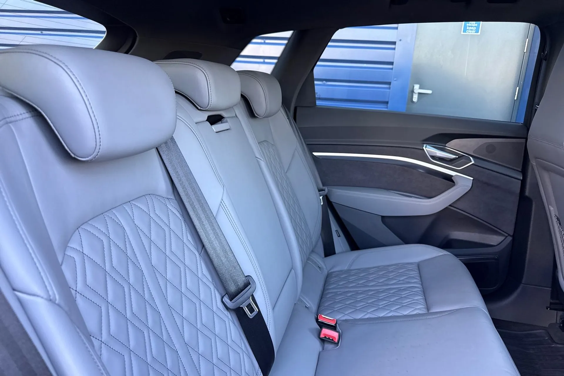 Audi e-tron thumbnail image number 22