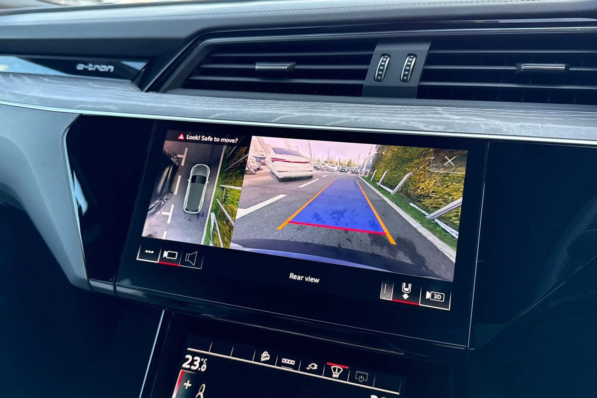 Audi e-tron thumbnail image number 27