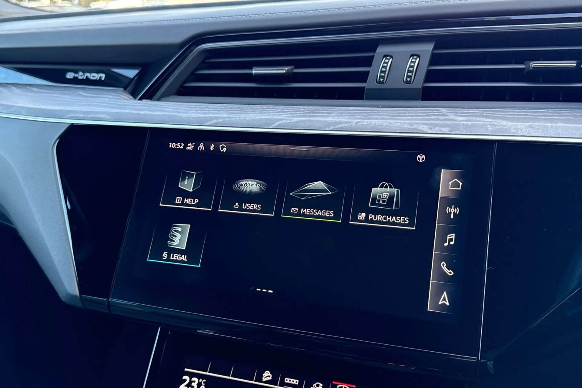 Audi e-tron thumbnail image number 53