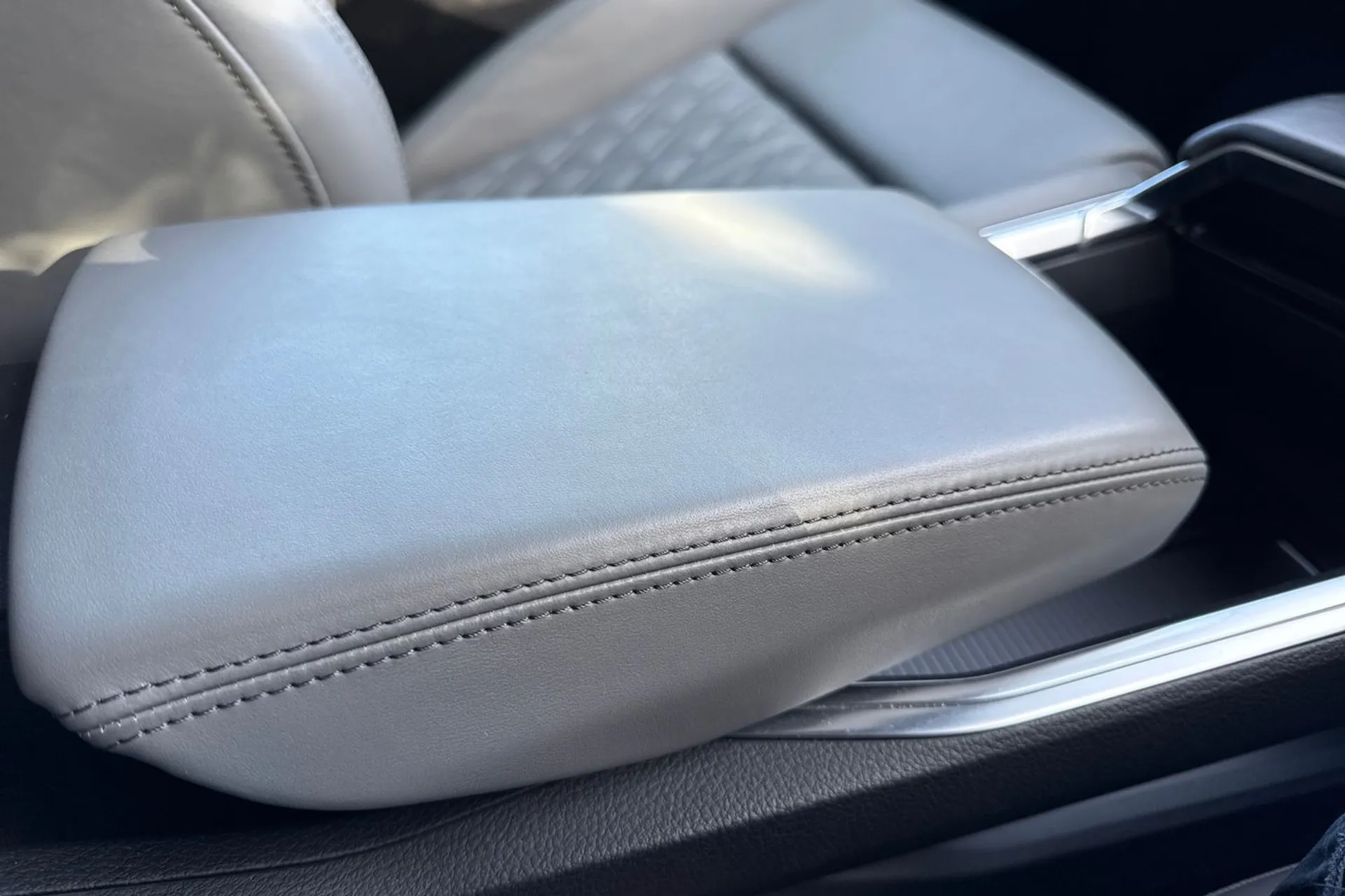 Audi e-tron thumbnail image number 52