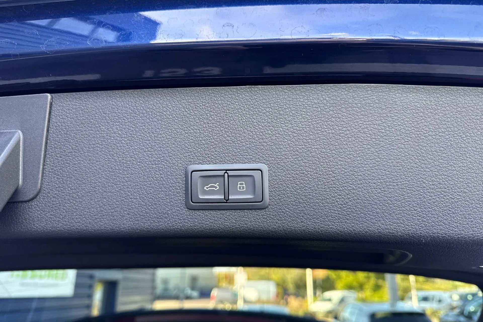 Audi e-tron thumbnail image number 20