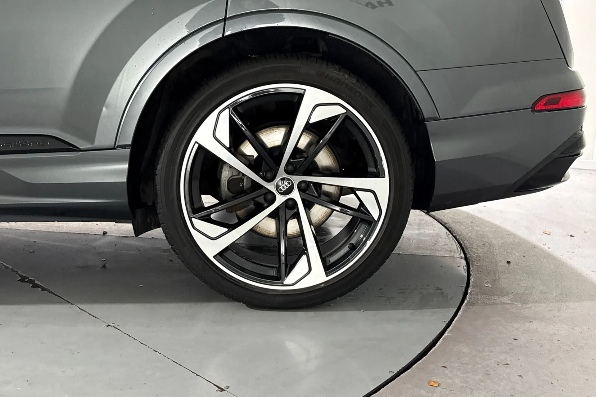 Audi Q7 thumbnail image number 12