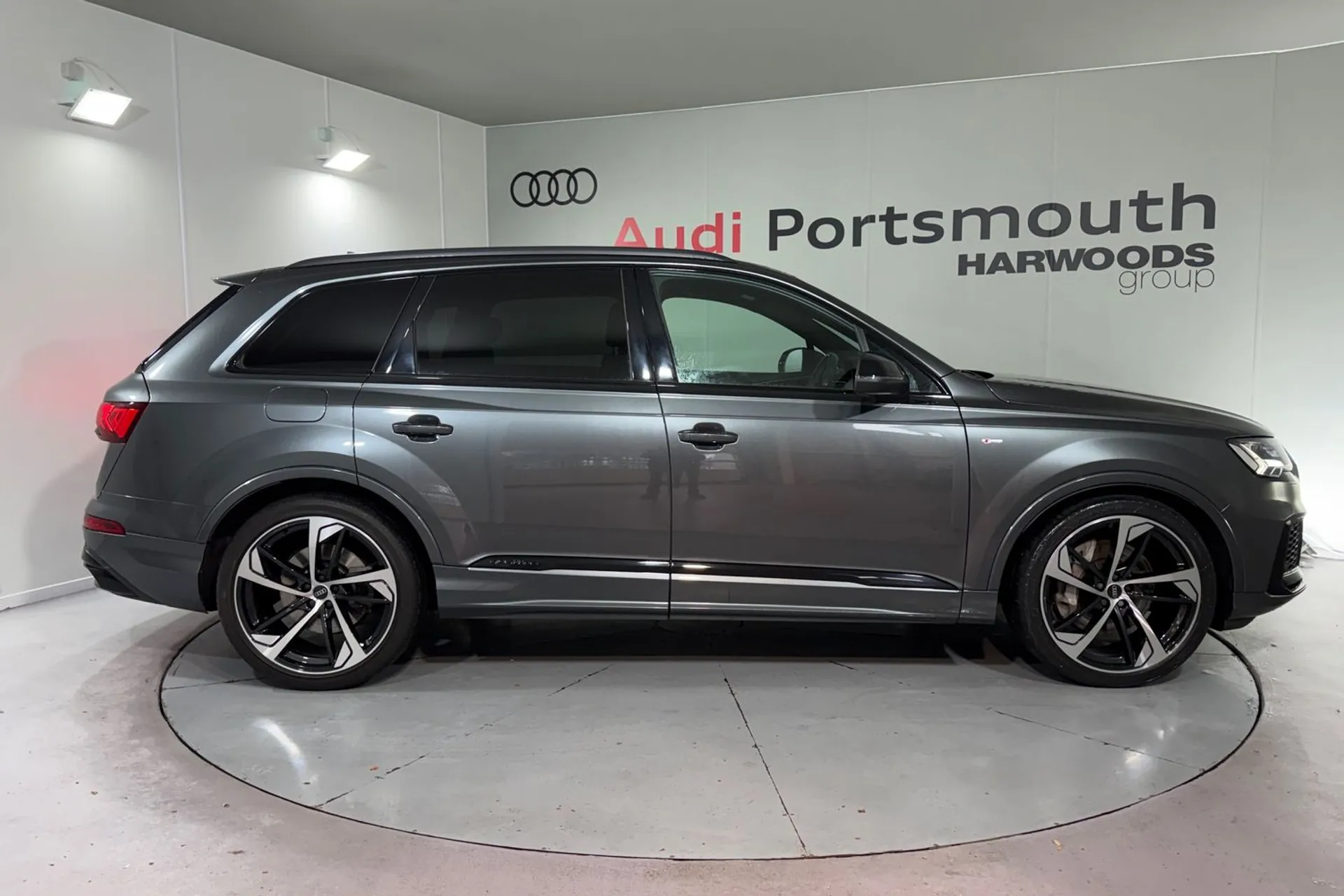 Audi Q7 thumbnail image number 2