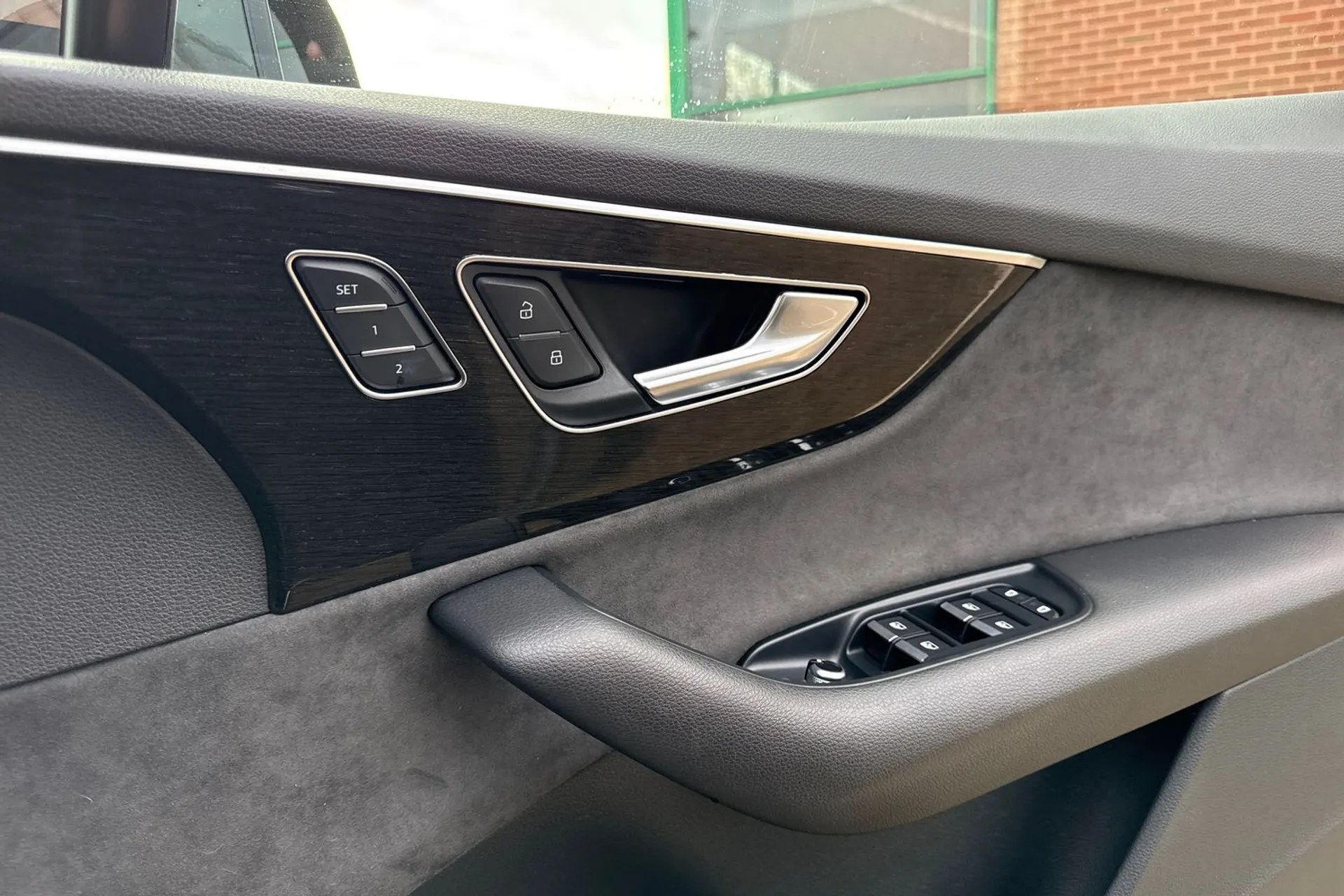 Audi Q7 thumbnail image number 44