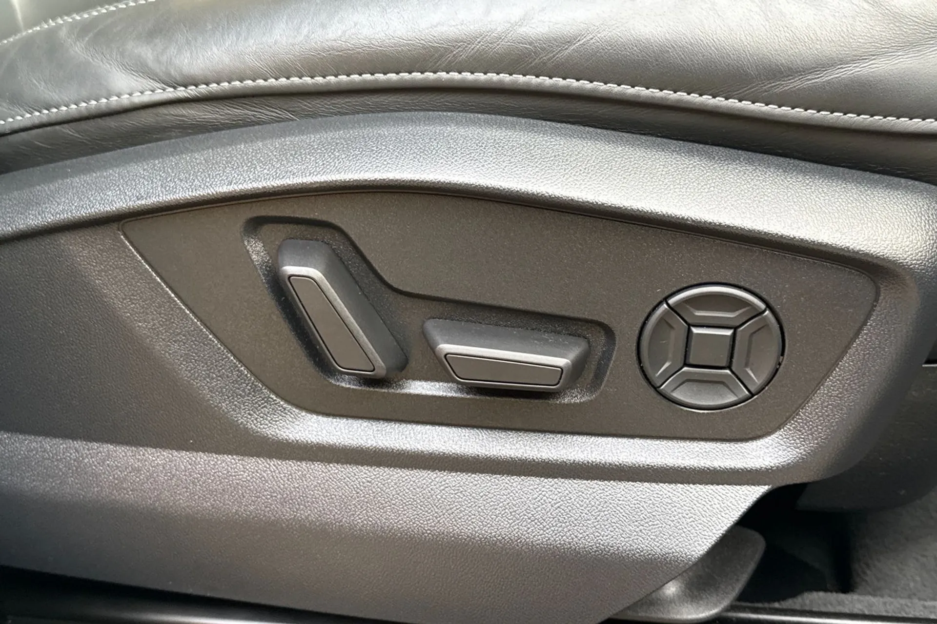 Audi Q7 thumbnail image number 45