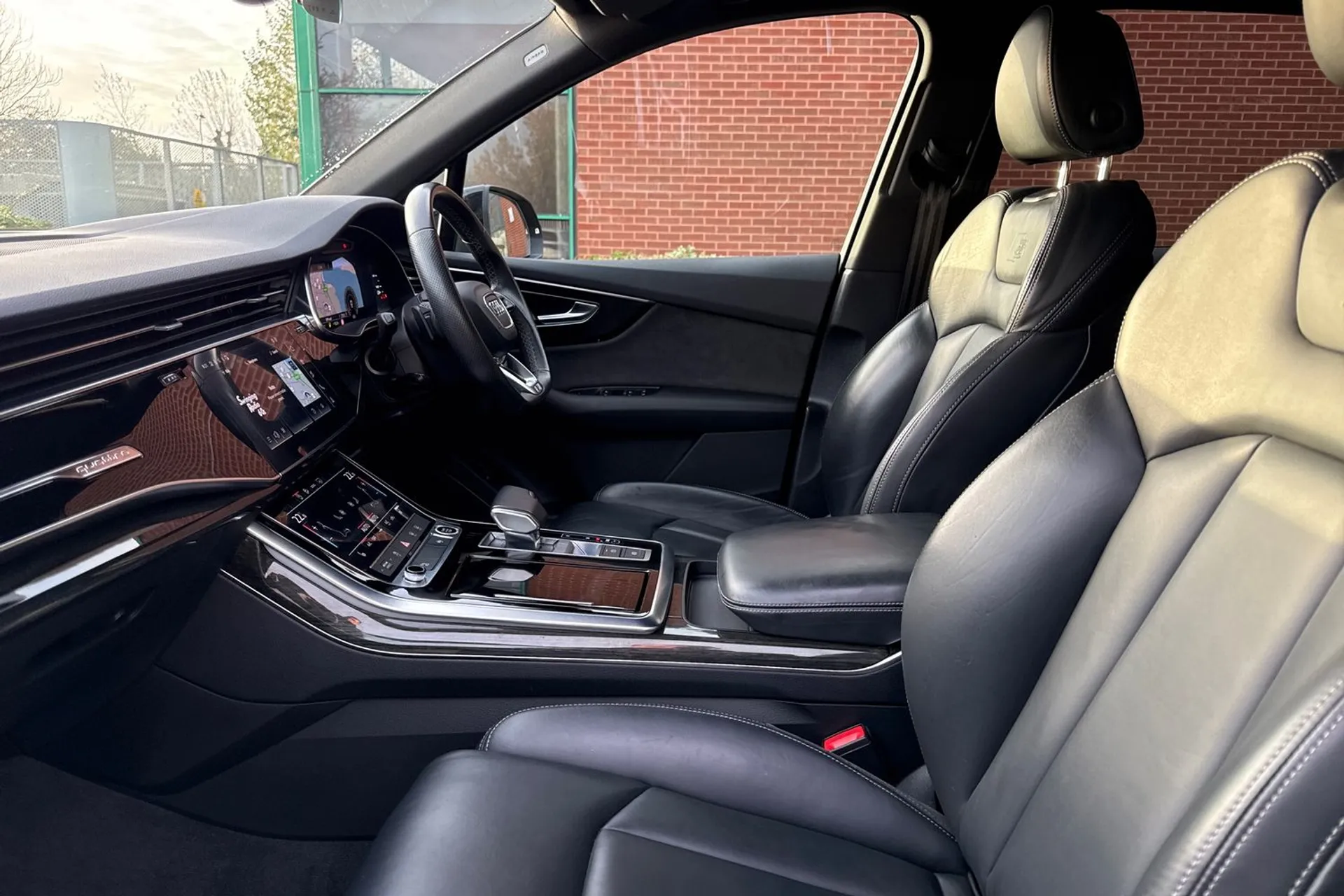 Audi Q7 thumbnail image number 28