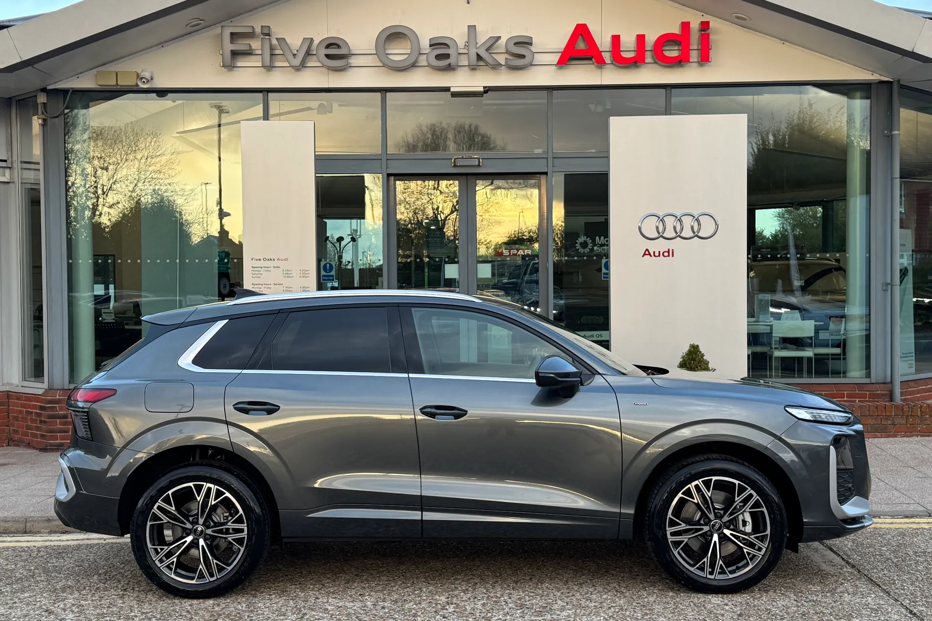 Audi Q3 thumbnail image number 2