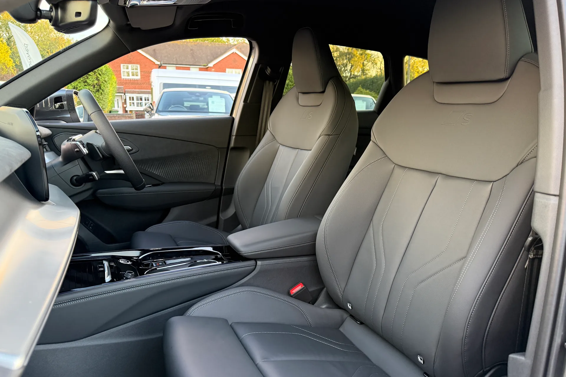 Audi Q3 thumbnail image number 25